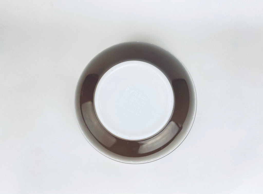 Product image for 'vintage woodland pyrex mixing bowl 403 2 1 2 l 2 1 2 qt' (view a95e85)