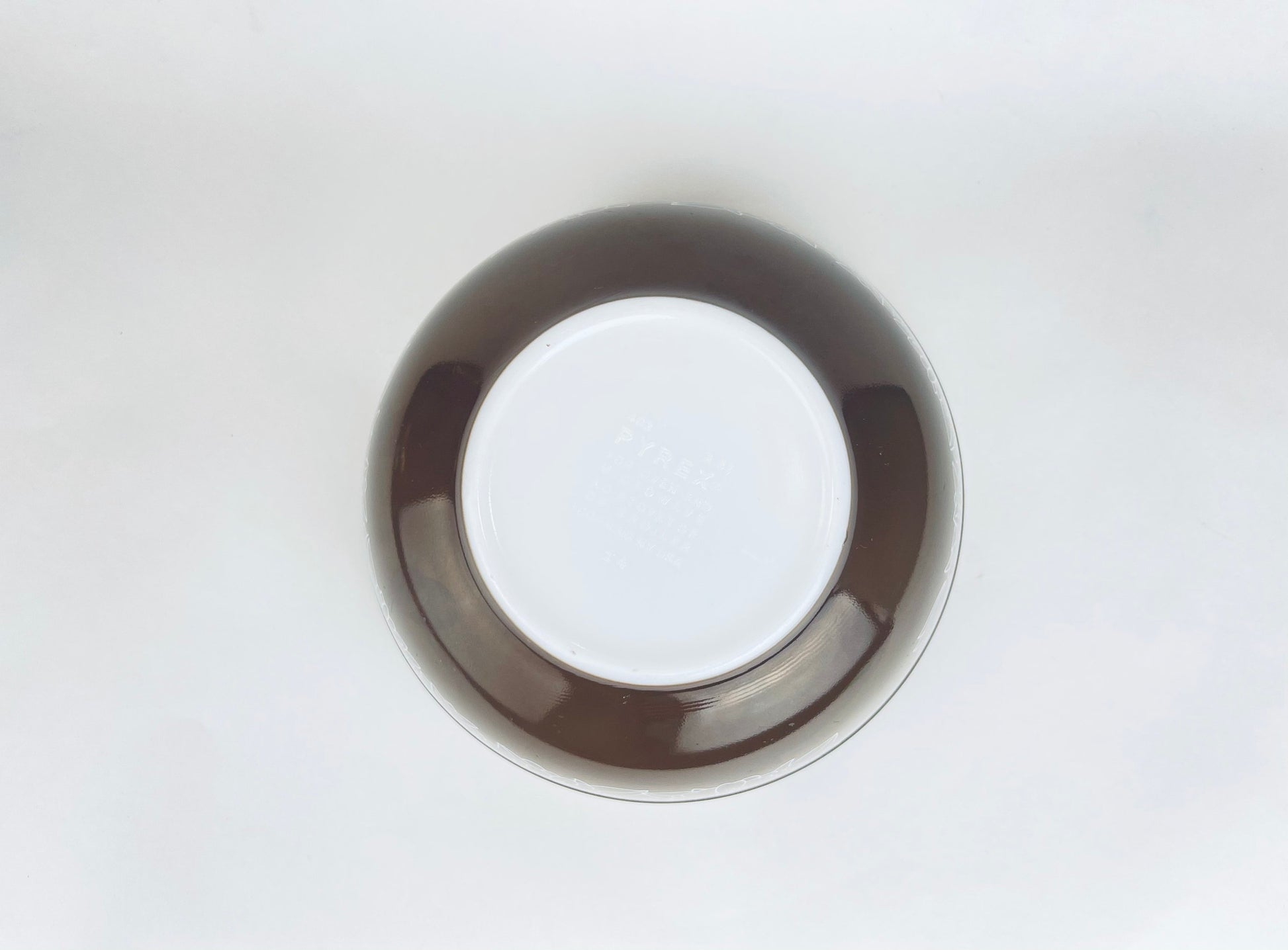 Product image for 'vintage woodland pyrex mixing bowl 403 2 1 2 l 2 1 2 qt' (view a95e85)