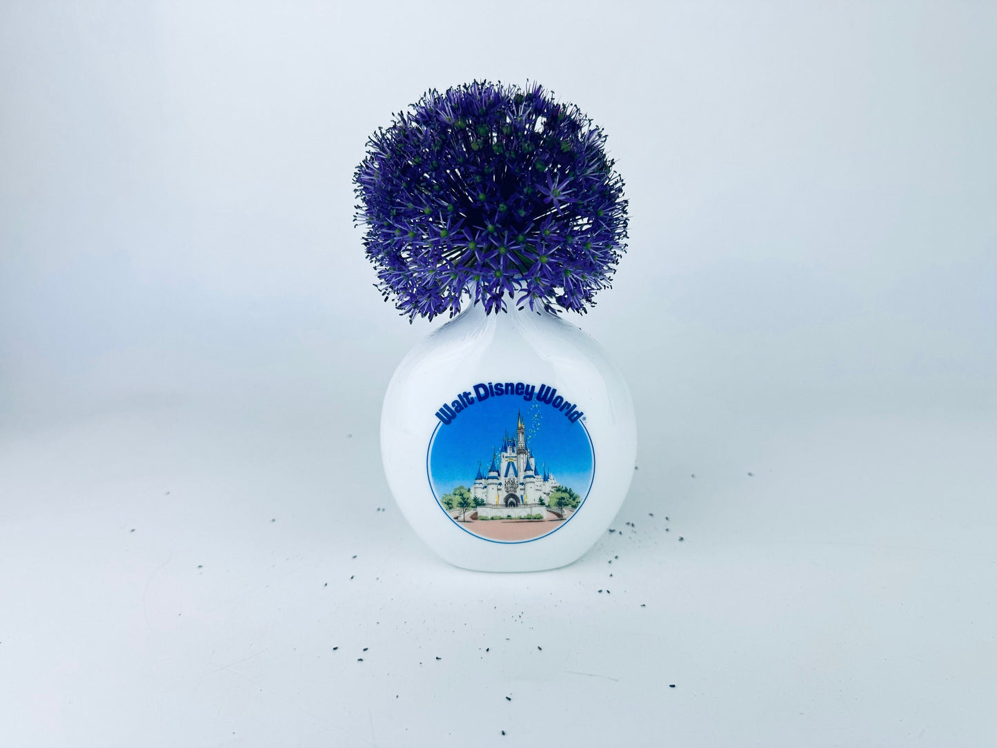 Product image for 'vintage walt disney world ceramic bud vase cinderellas castle design made in japan vintage souvenir' (view aeb3a9)