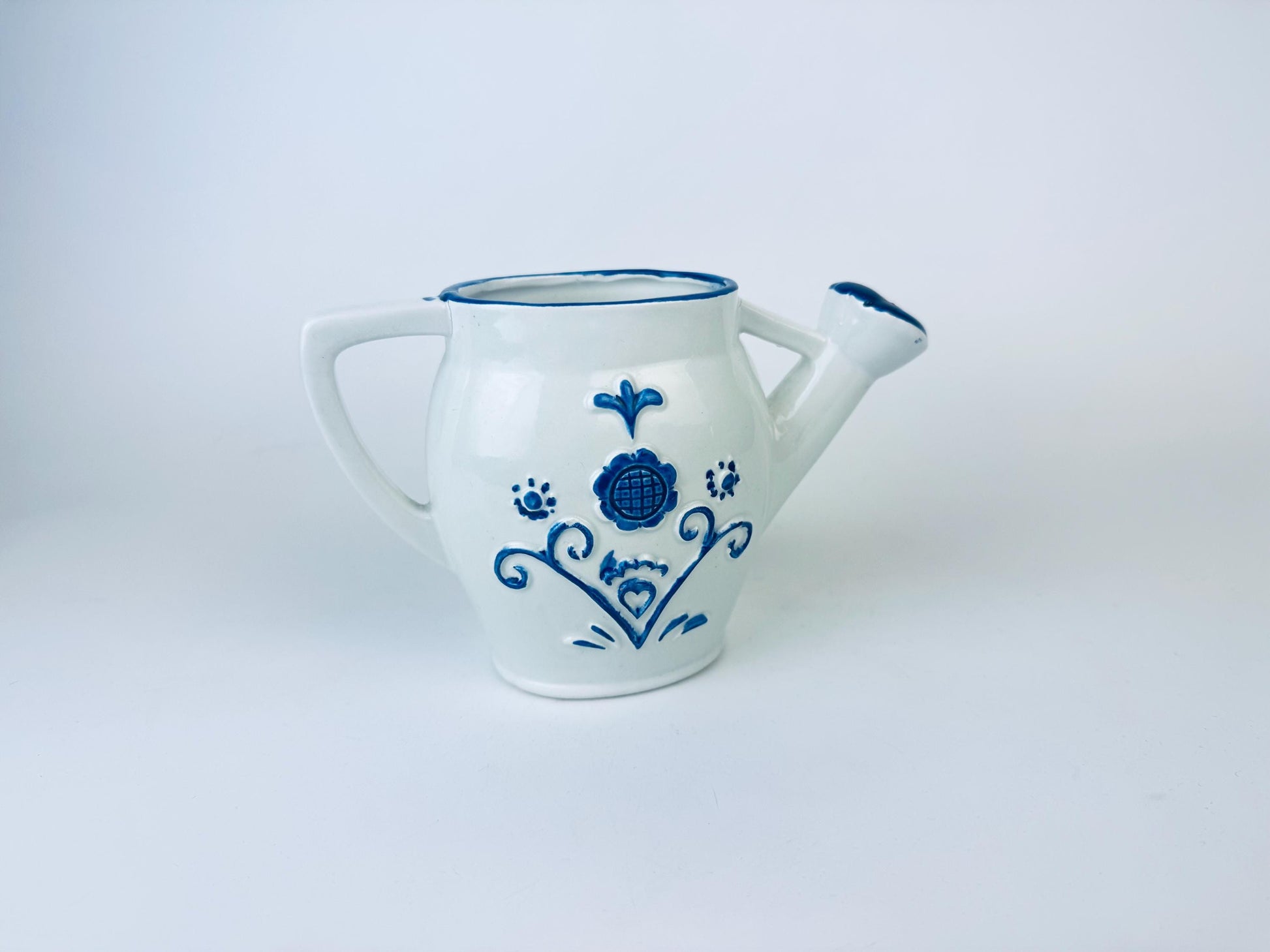 Product image for 'vintage rubens blue white floral bird ceramic watering can designed in hollywood made in japan' (view 406b2b)