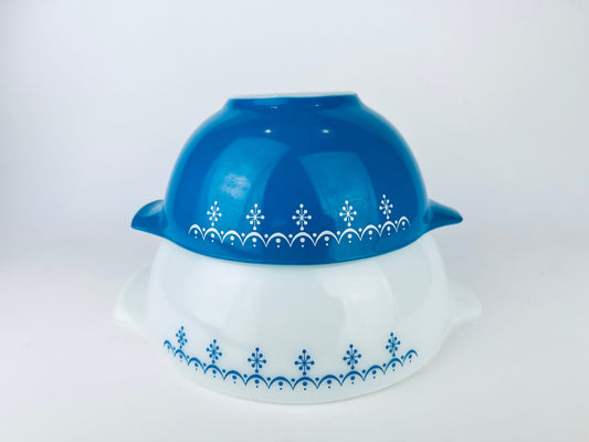 Product image for 'vintage snowflake blue garland pyrex cinderella mixing bowls sold separately' (view 135009)