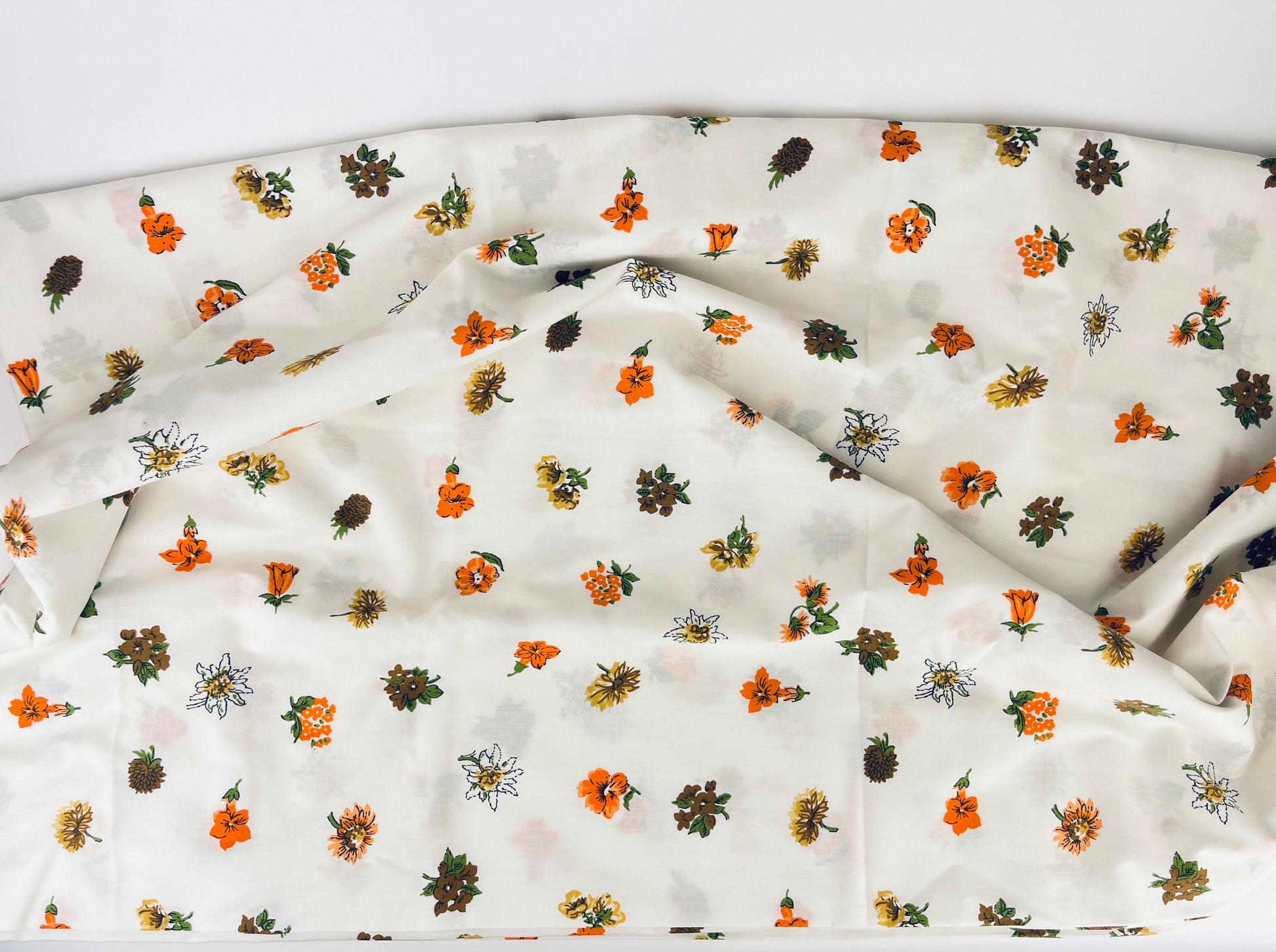 Product image for 'vintage white orange brown floral polyester fabric material 45 x 126' (view 5206a6)