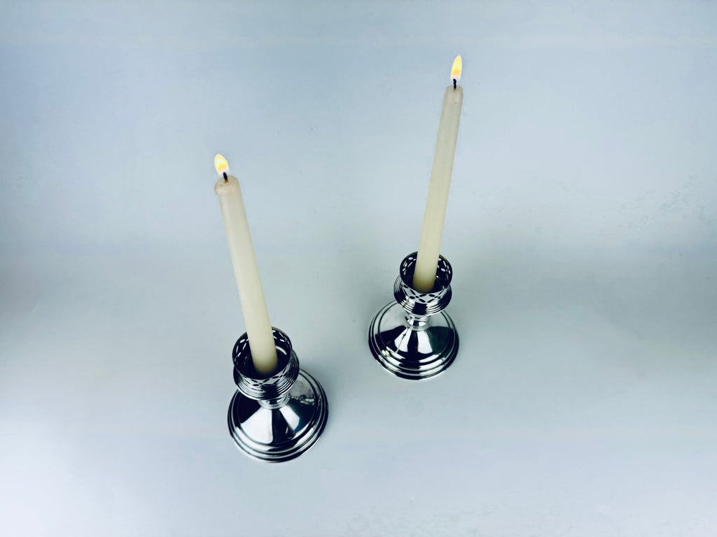 Product image for 'vintage wm rogers silver plated copper candlestick holders set of two 2 made in canada 1020' (view 19a267)