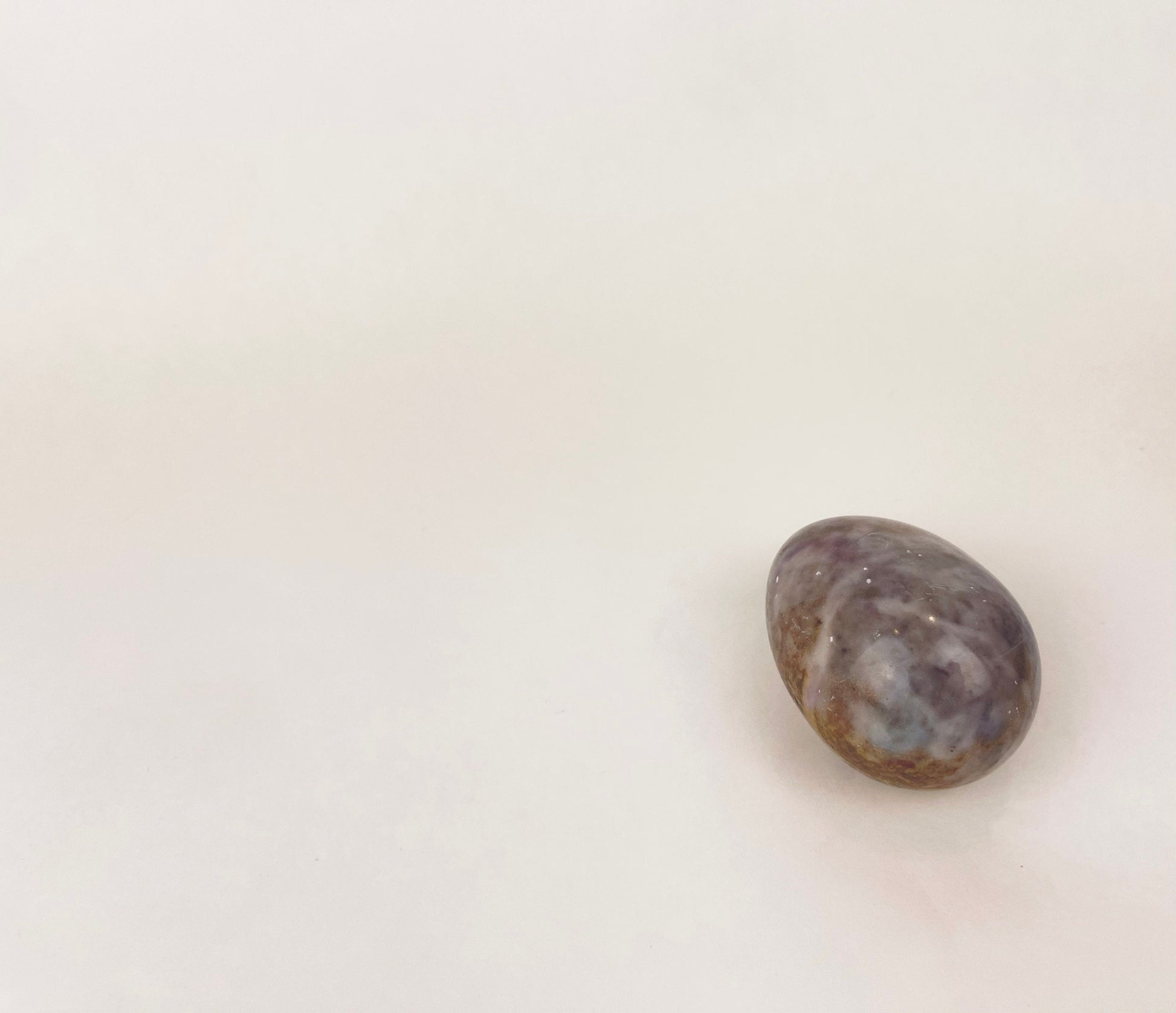Product image for 'vintage 1970s purple marble stone egg paperweight elegant desk accent' (view 2632bb)