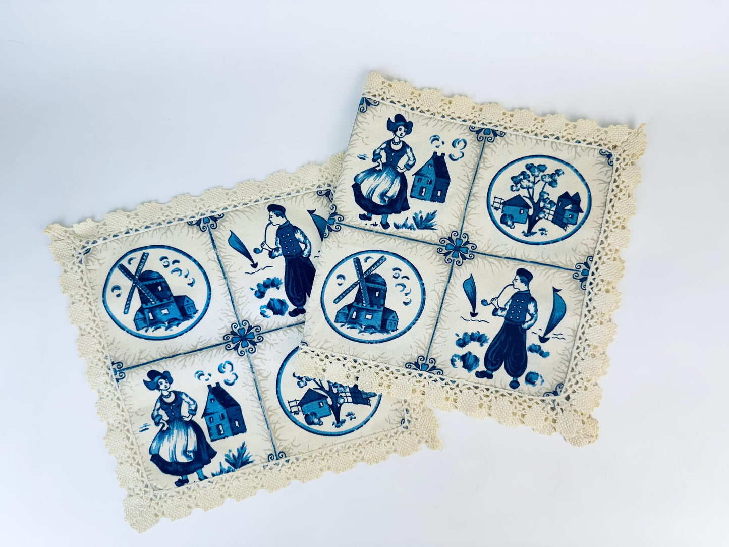 Product image for 'vintage beige blue delft inspired lace edge table runner centrepiece doily' (view 10c0e2)