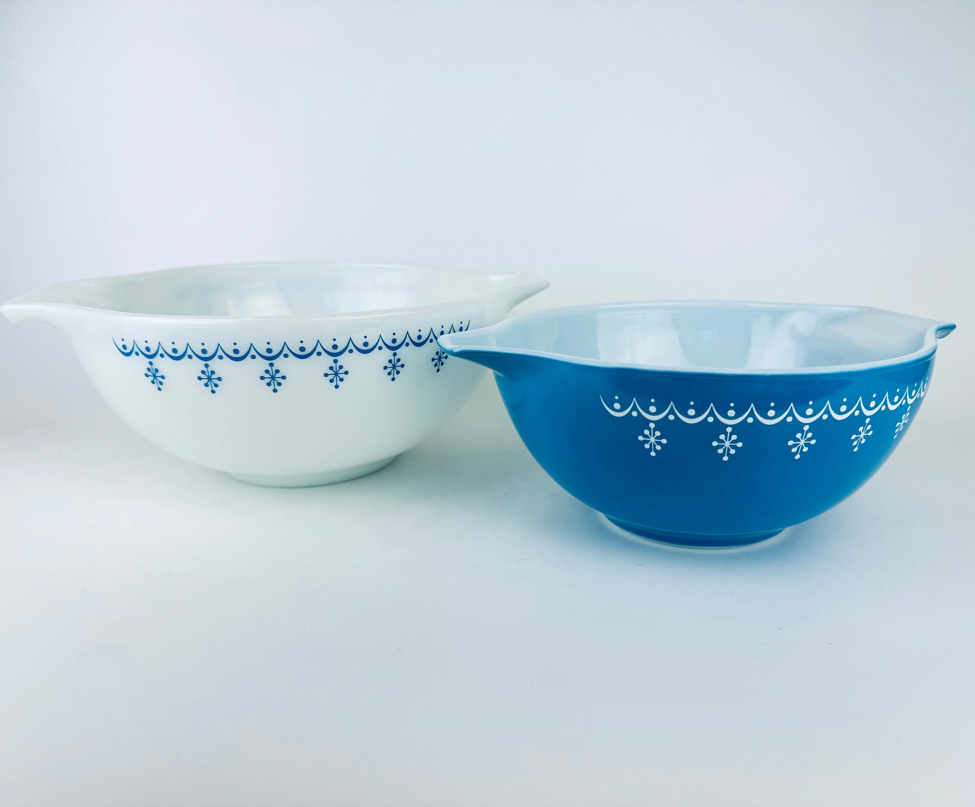 Product image for 'vintage snowflake blue garland pyrex cinderella mixing bowls sold separately' (view 2db119)