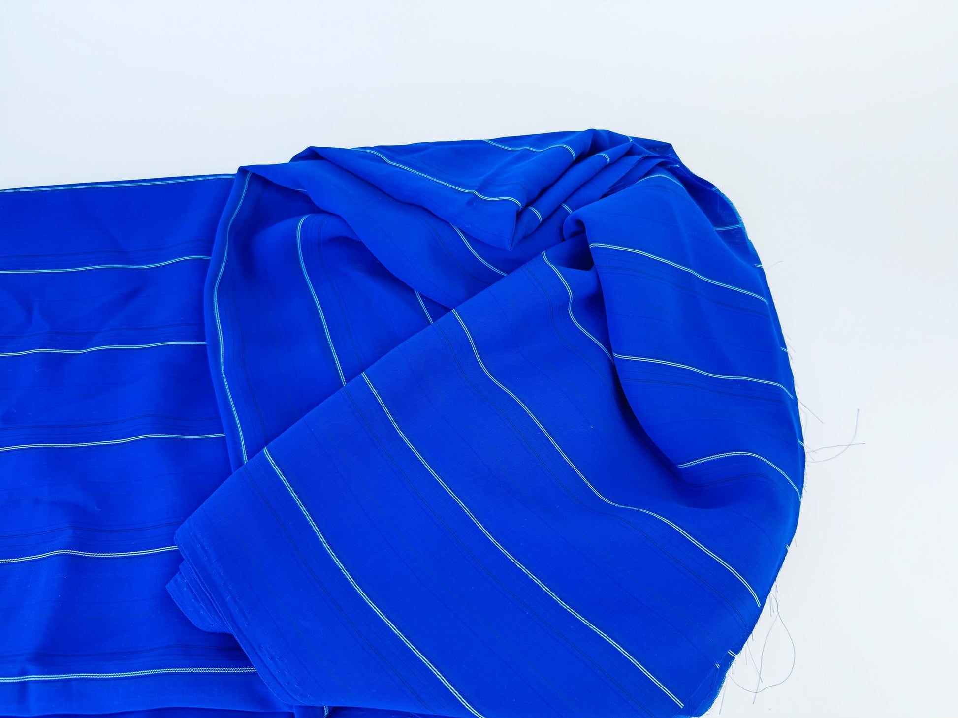 Product image for 'vintage blue white smooth polyester fabric 44 x 124' (view 5d2762)