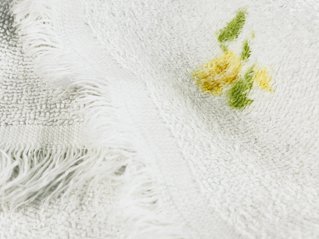 Product image for 'vintage floral fringe hand towel 100 cotton loop yarn made in usa' (view b078e5)
