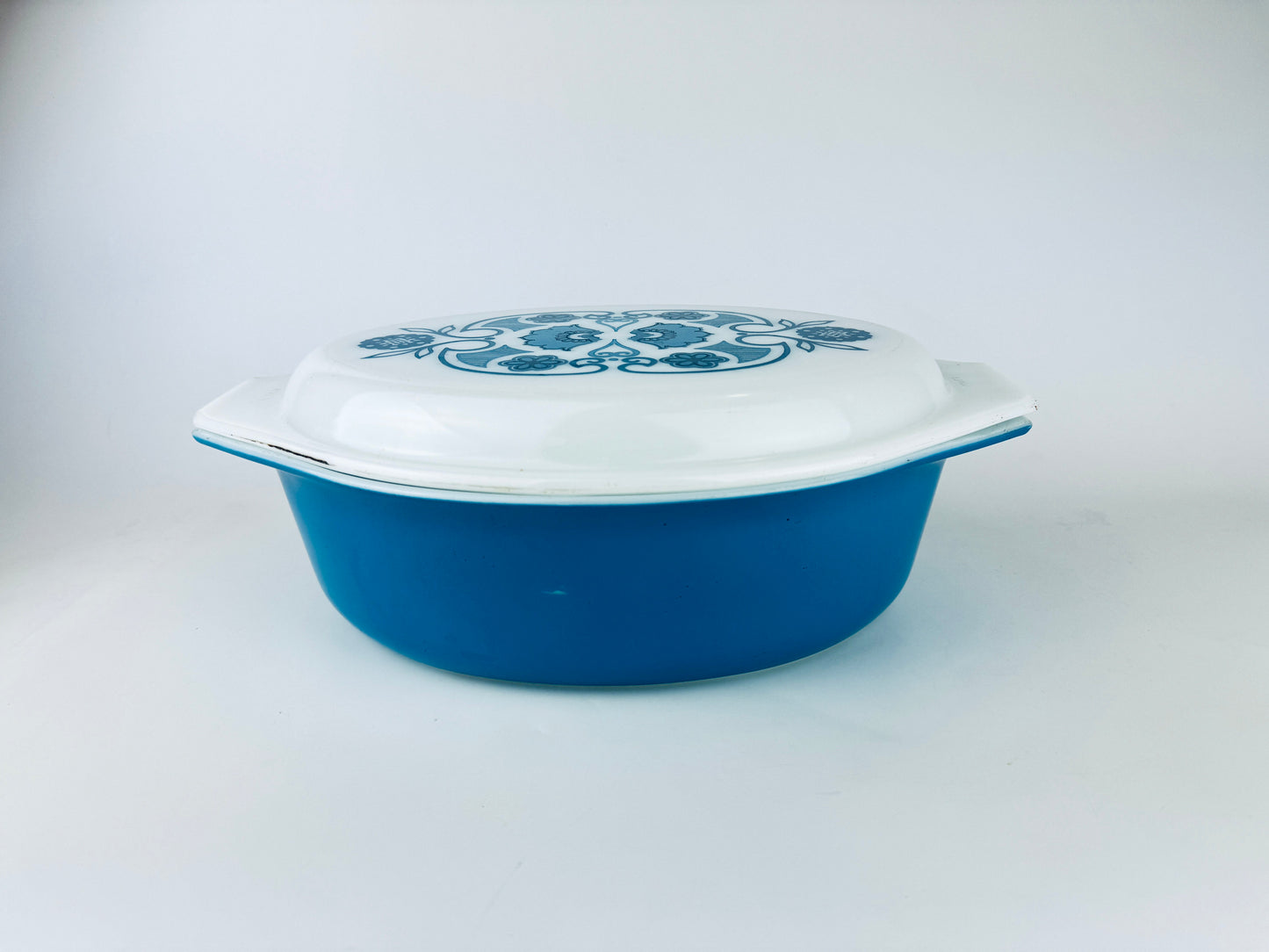 Product image for 'vintage horizon blue pyrex oval casserole dish 2 1 2 qt made in usa' (view d6ae85)
