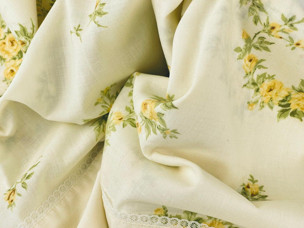Product image for 'vintage dan river dantrel standard queen beige yellow floral pillow cases set of two 2 no iron muslin made in usa' (view 214caf)