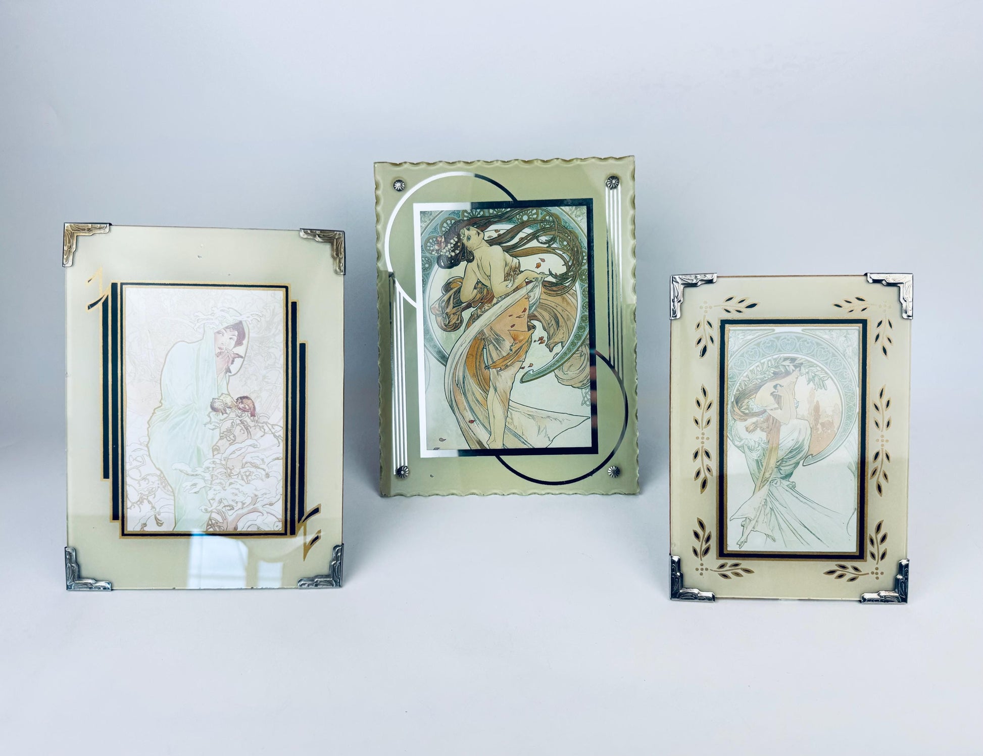 Product image for 'vintage art deco glass picture frame timeless elegance for your treasured memories' (view b5680a)