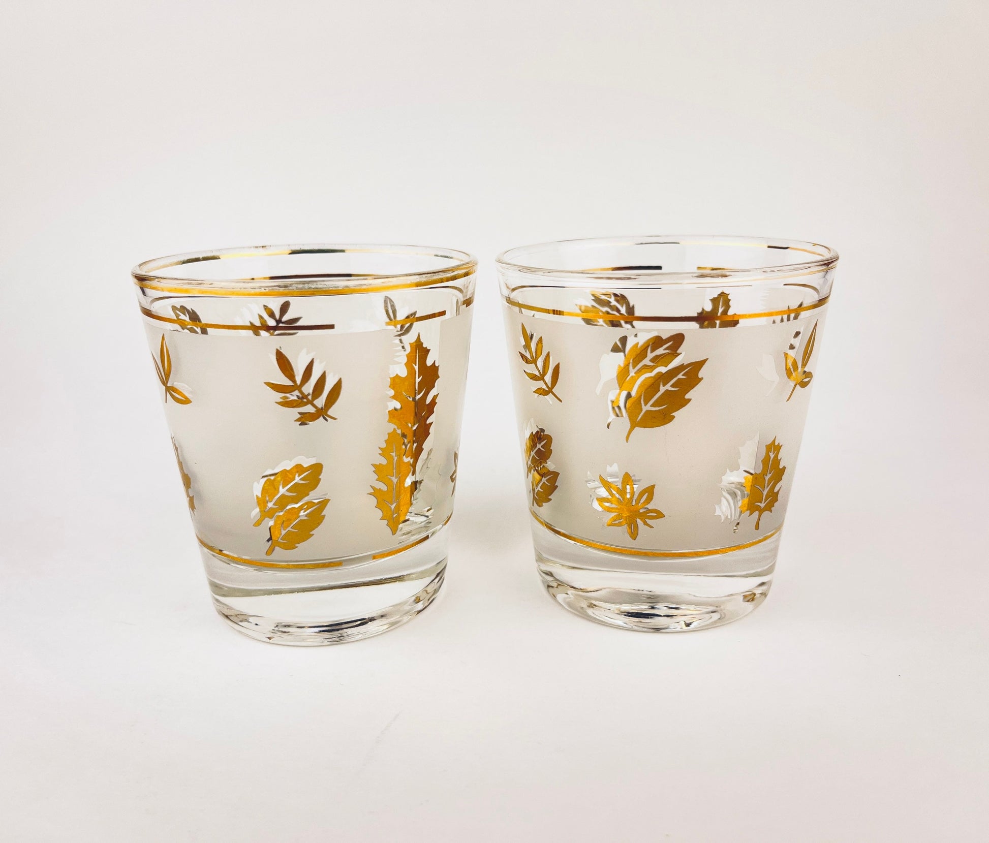 Product image for 'vintage mcm low ball glasses set of two 2 frosted gold leaf pattern' (view a18dc4)