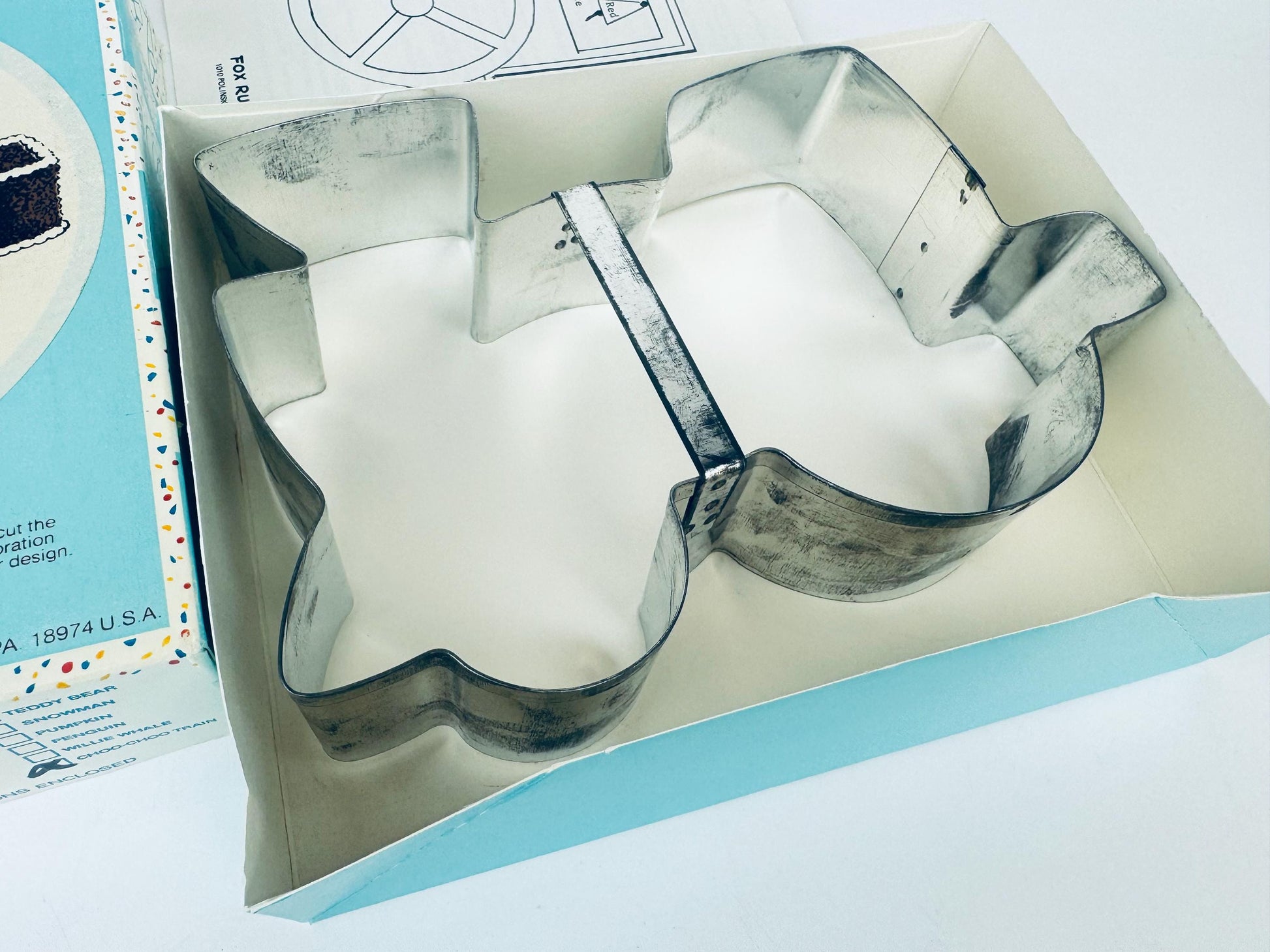 Product image for 'vintage silver train cake cutter 1970s shape a cake by fox run craftsmen tin party mold with box guide' (view 085cca)