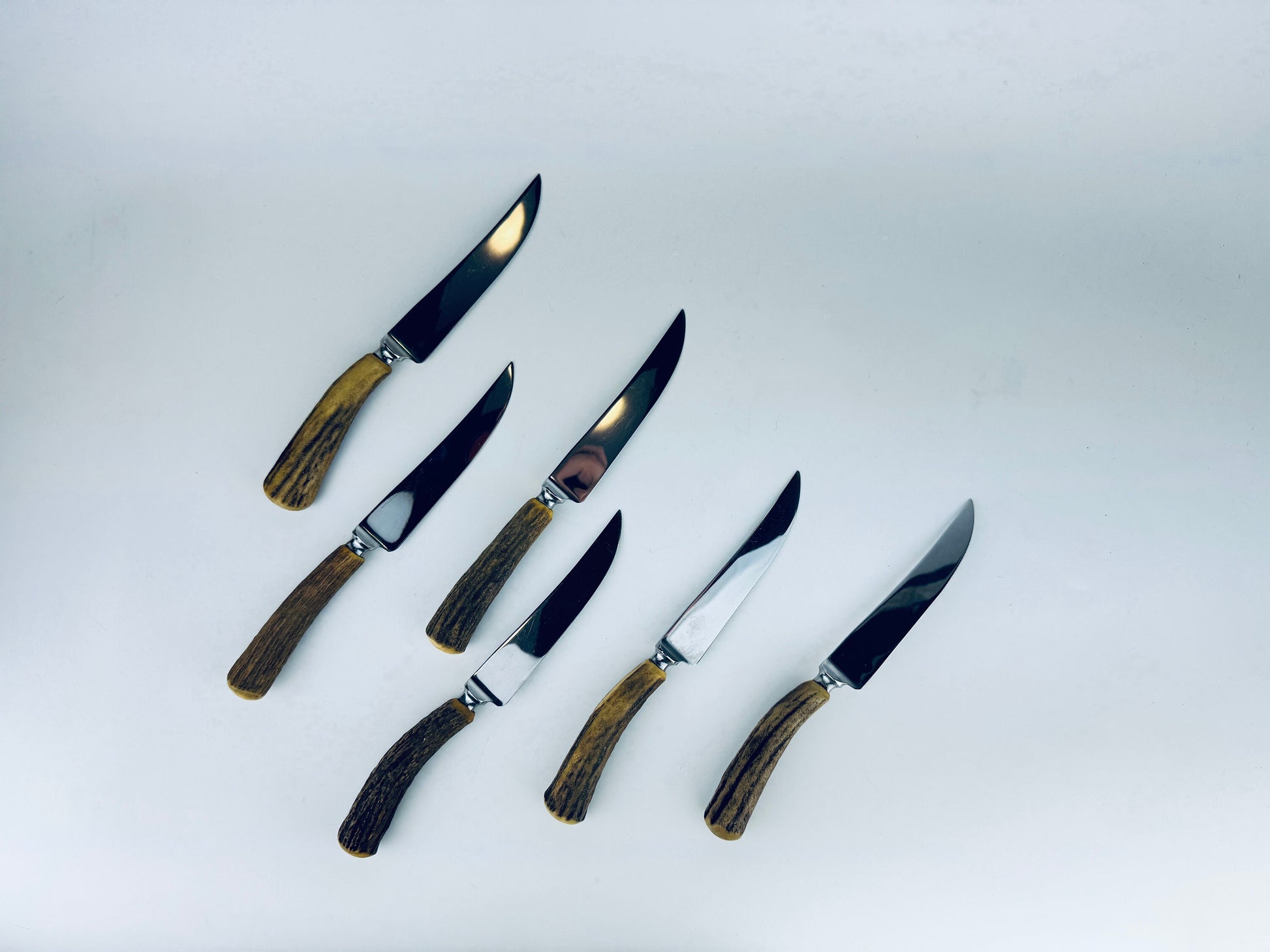 Product image for 'vintage genuine antler handles henry rogers sons co serrated stainless steel steak knife set set of six 6 made in england' (view 5259bd)