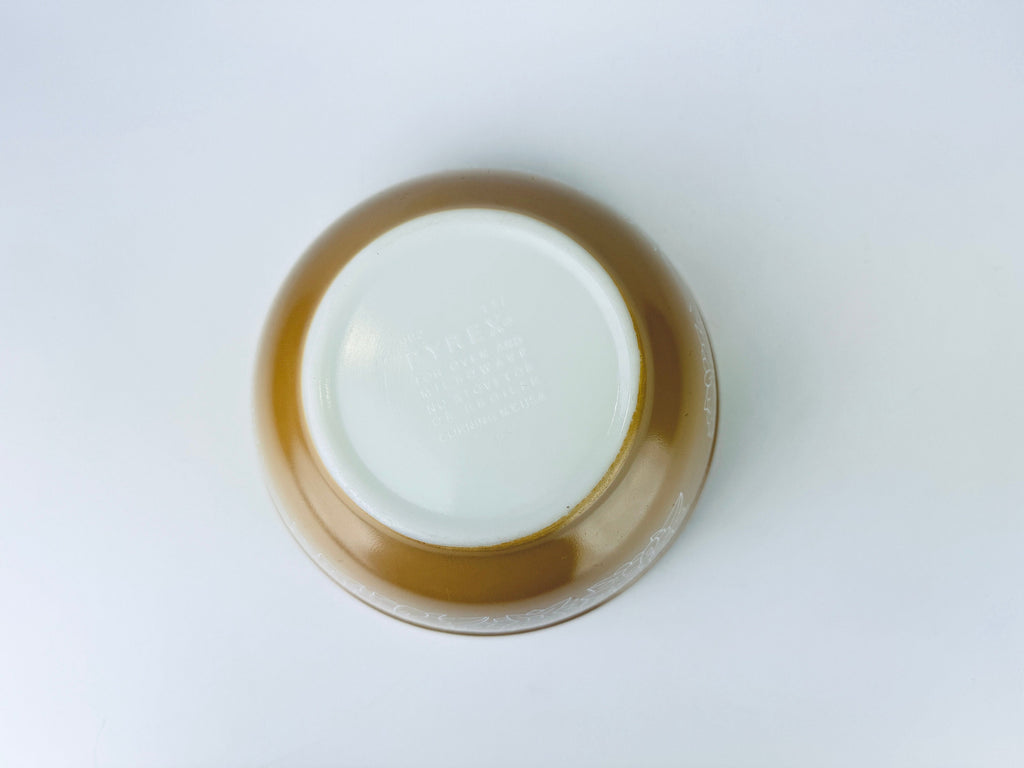 Product image for 'vintage light brown tan milk glass woodland pyrex mixing bowl 402 1 5l 1 1 2 qt' (view bde200)