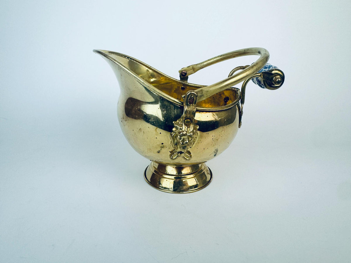 Product image for 'vintage brass lion head coal scuttle bucket elegant fireplace accent' (view e81631)