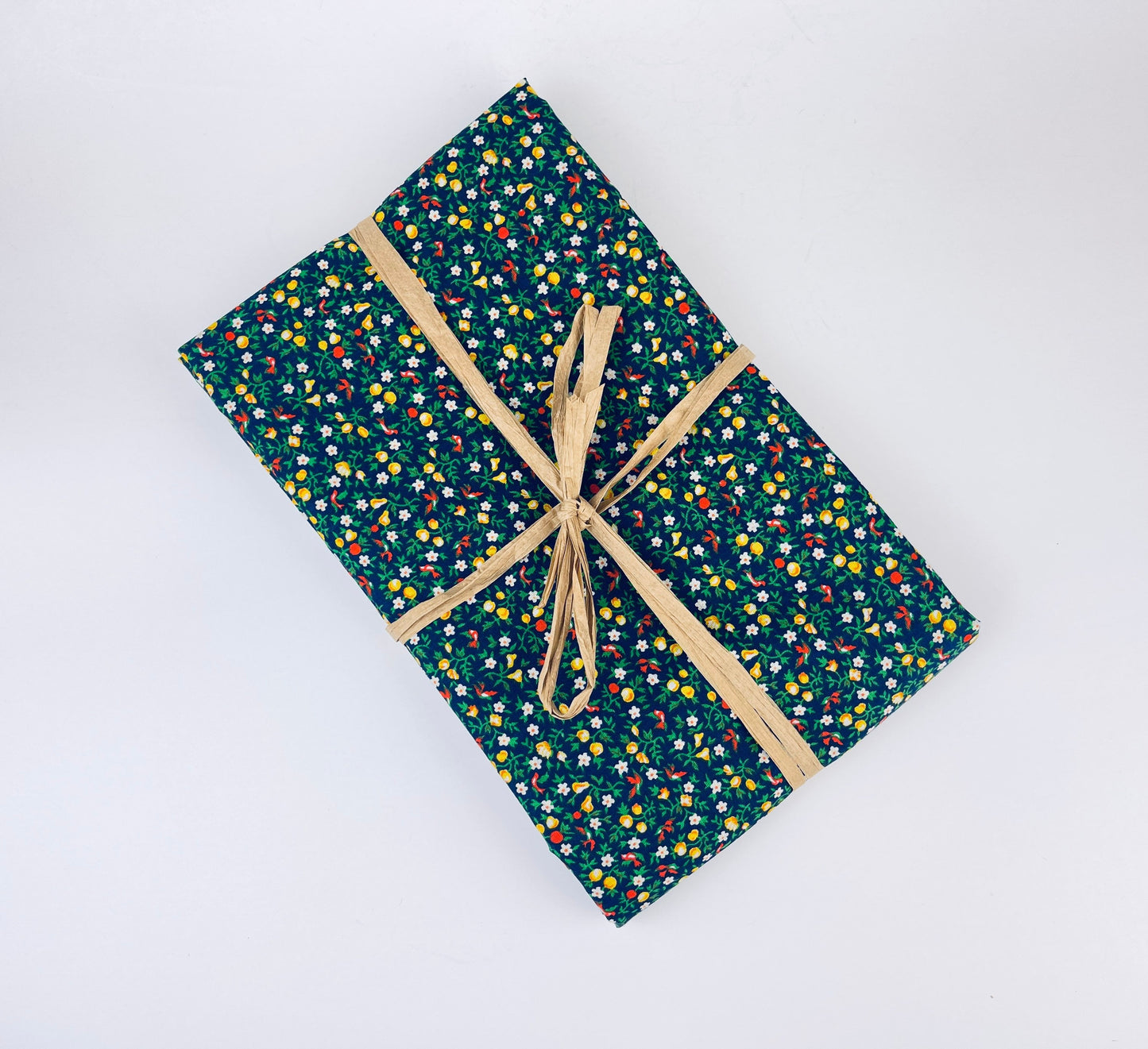 Product image for 'vintage blue green floral fruit polyester fabric 44 75 x 80' (view dbed04)