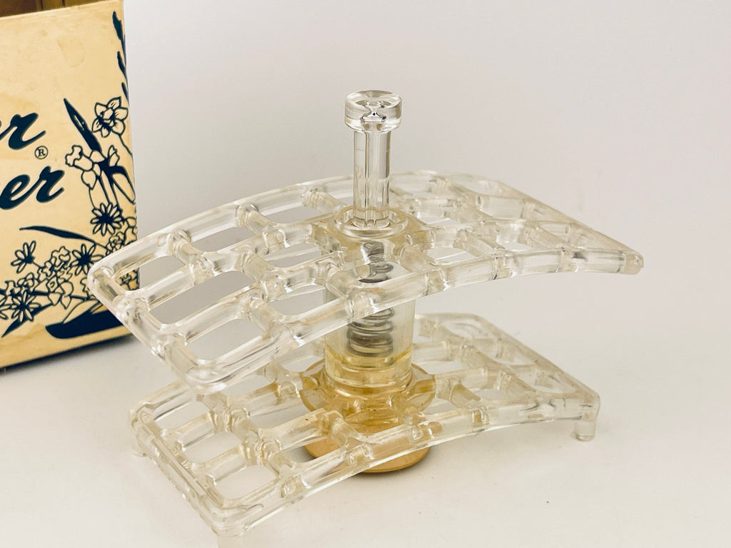 Product image for 'vintage flower fashioner flower holder made in usa by gadjo tip proof flower holder 616' (view 77dc84)