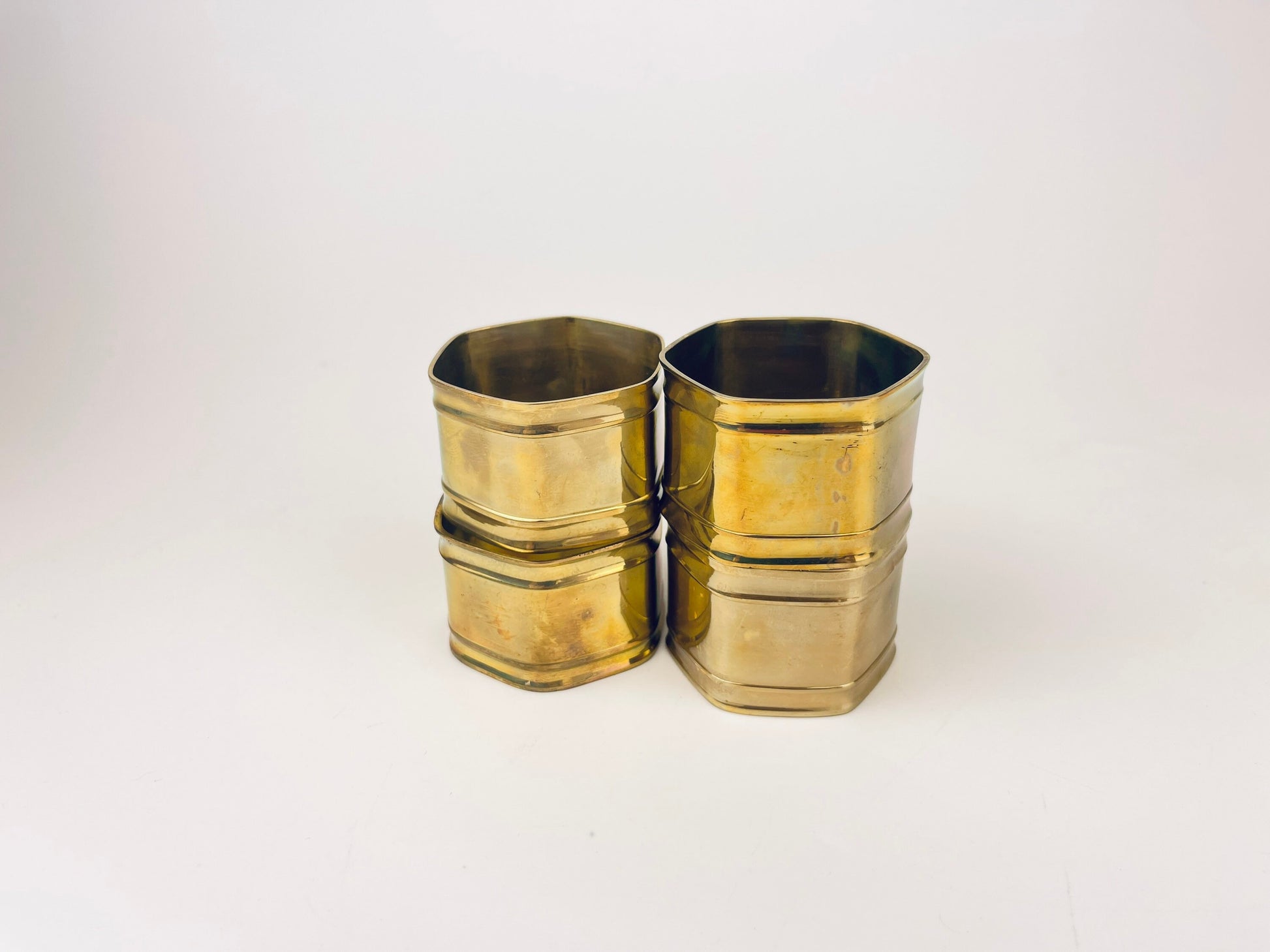Product image for 'vintage geometric hexagon brass napkin ring holders set of four 4 attractive aged patina' (view ea64ad)