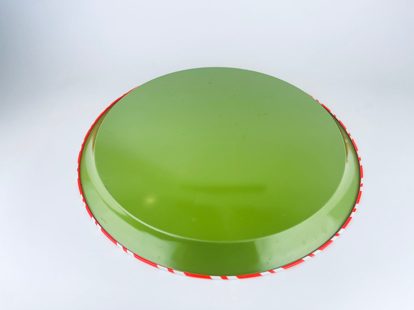 Product image for 'vintage christmas candy cane peppermint candy circular metal tray made in usa by hallmark' (view 82b3dd)