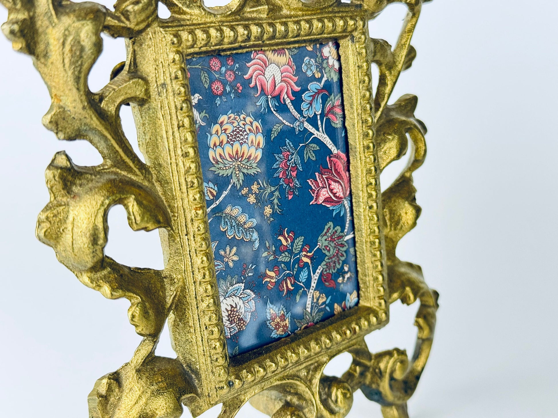 Product image for 'vintage ornate hollywood regency heavy solid brass tabletop frame 2 x 3 attractive aged metal patina sold separately' (view fc5006)