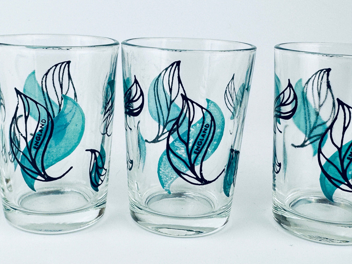 Product image for 'vintage mcm green black foliage leaf shot glasses set of four 4 england made' (view cc35c2)