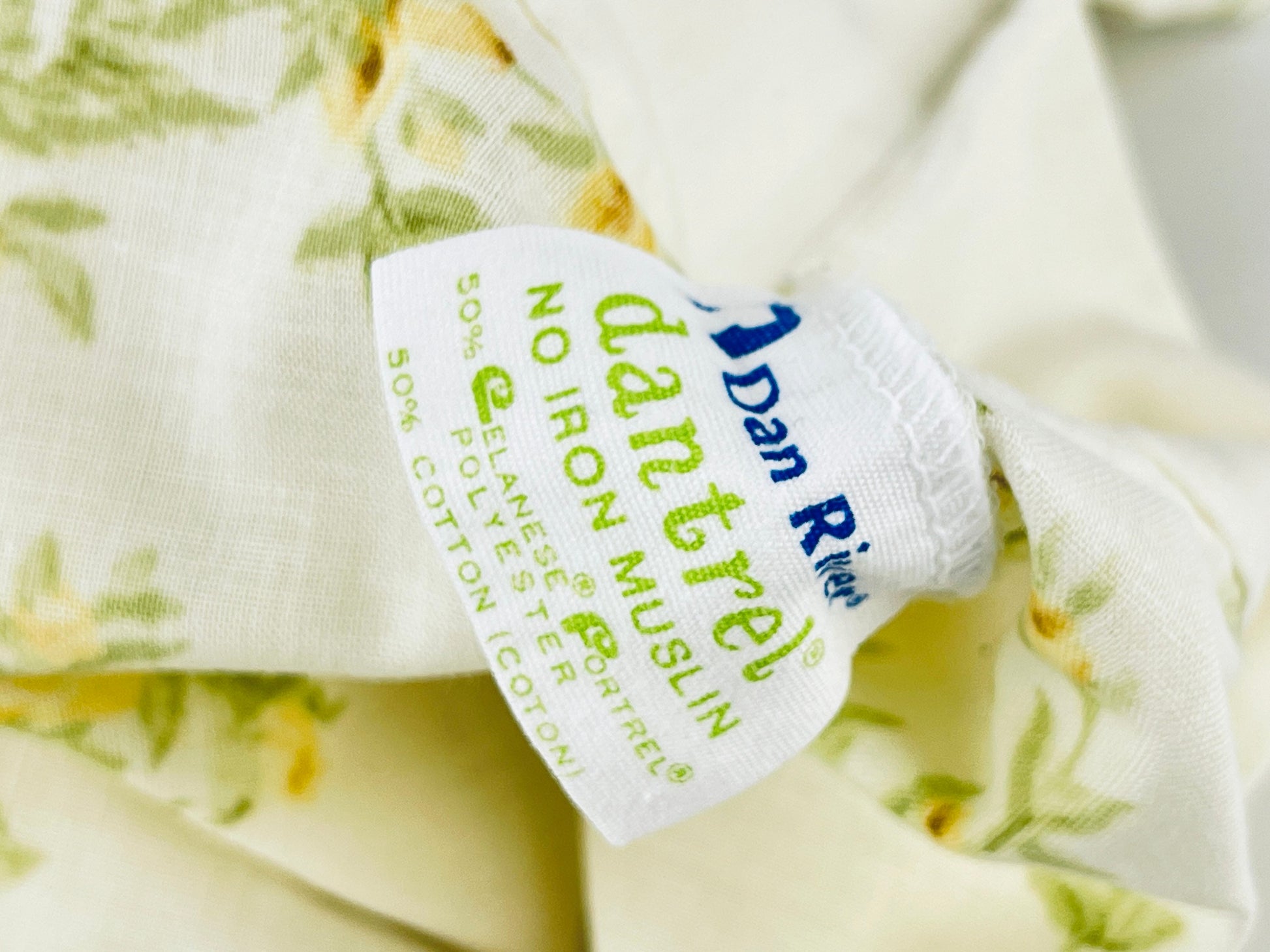 Product image for 'vintage dan river dantrel standard queen beige yellow floral pillow cases set of two 2 no iron muslin made in usa' (view 162d71)