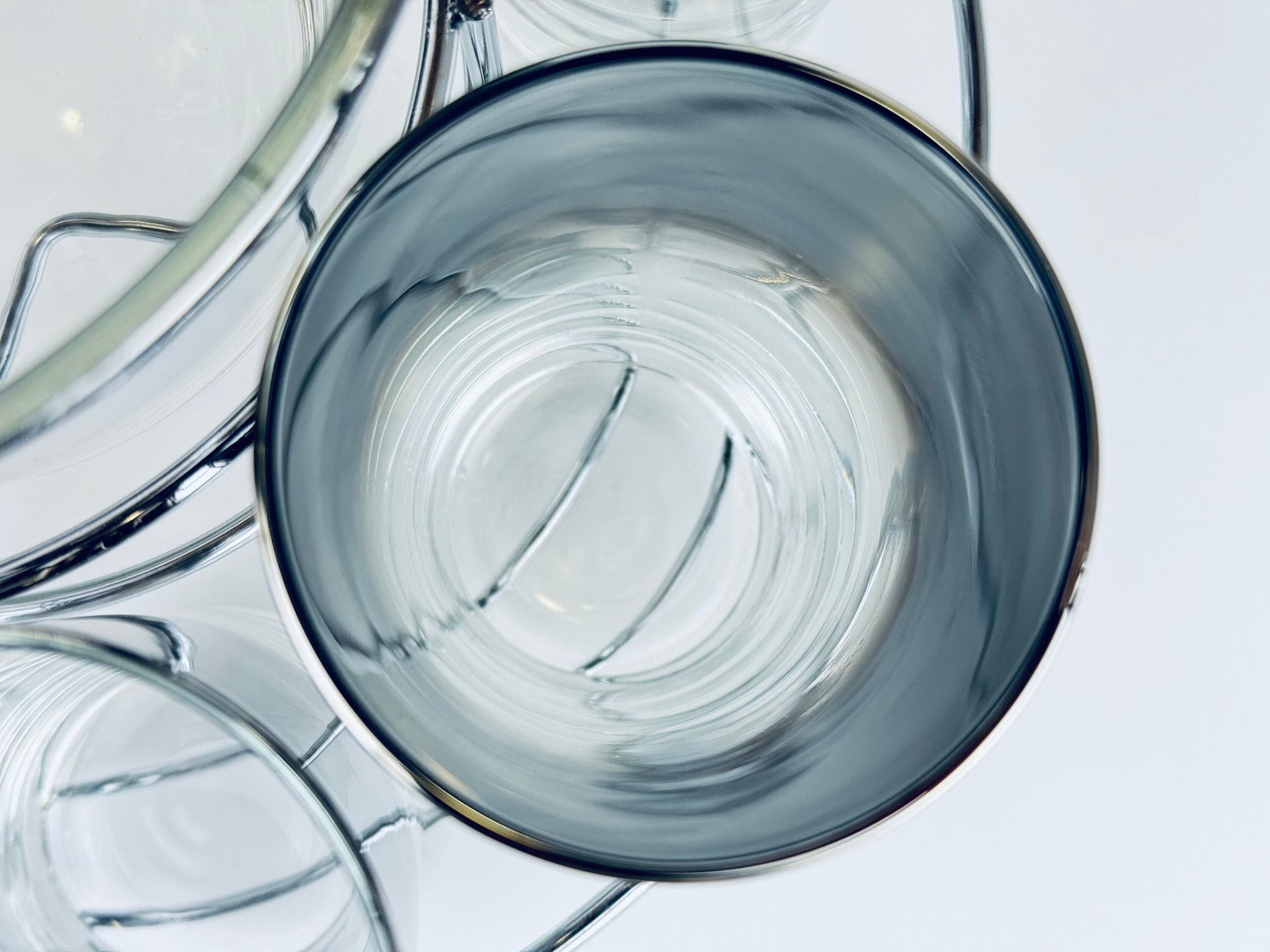 Product image for 'vintage dorothy thorpe silver fade barware set 8 glasses ice bucket chrome caddy' (view 1dae8a)