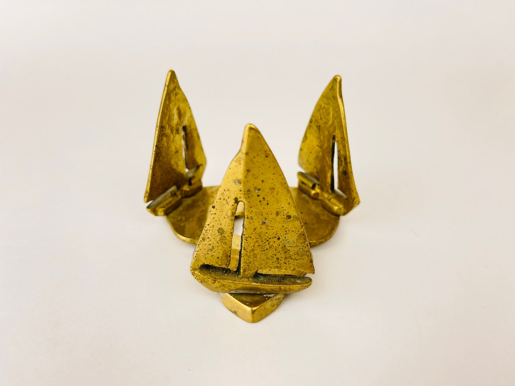 Product image for 'vintage brass sailboat votive candle holder' (view 201cec)