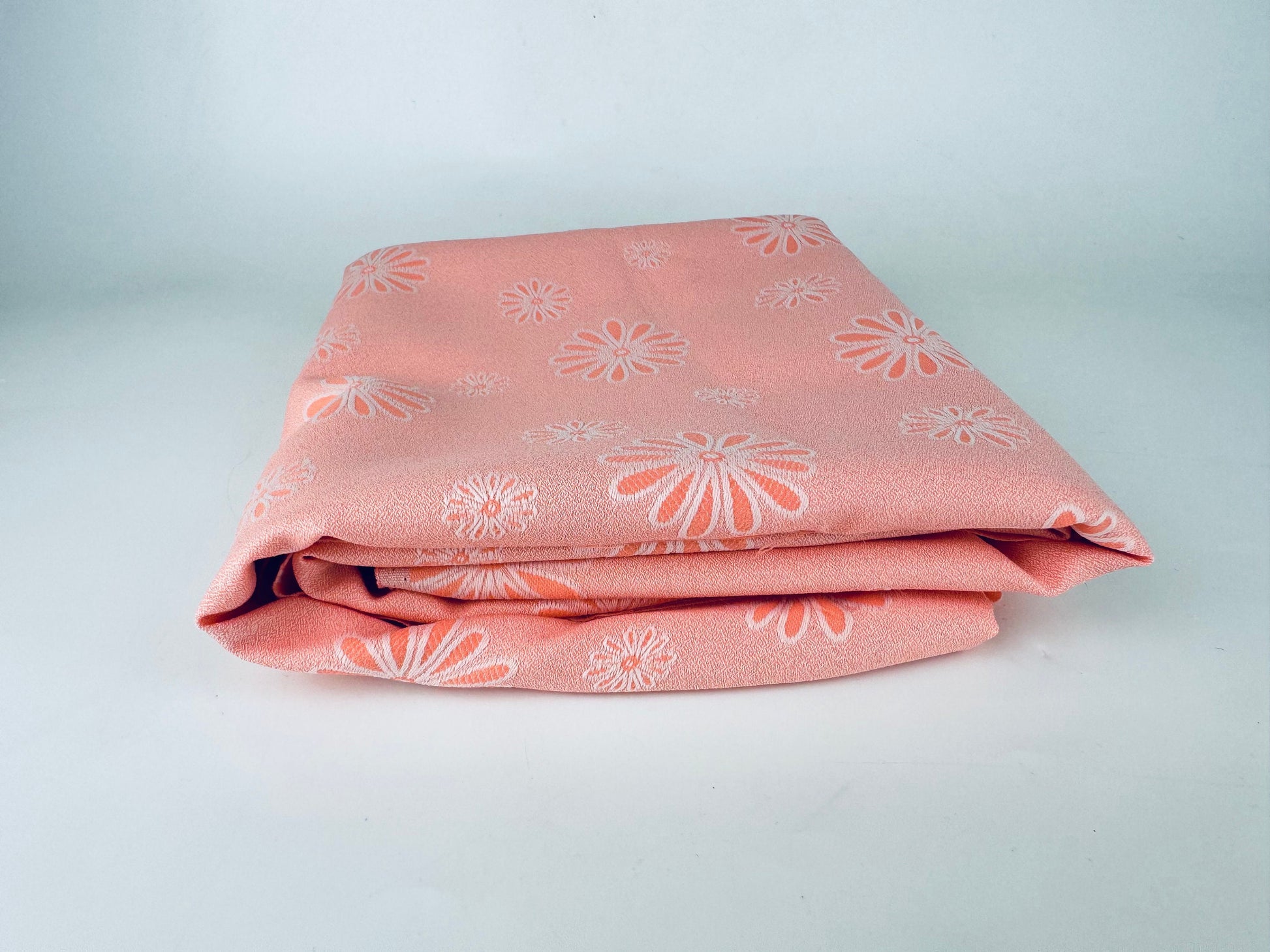 Product image for 'vintage 1960s pink white floral print polyester fabric material 44 x 68' (view 89c0f9)