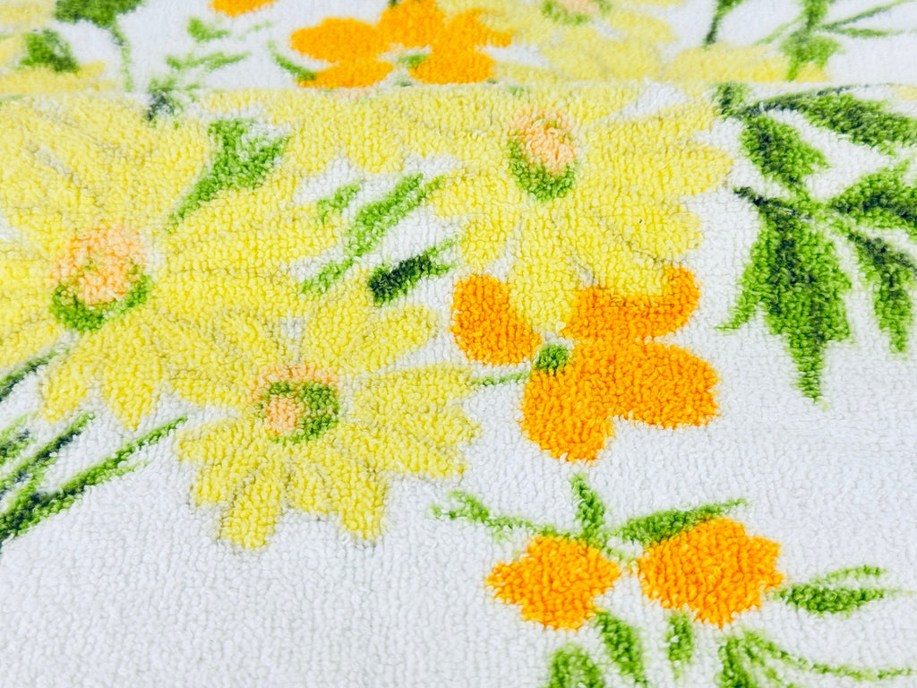 Product image for 'vintage floral bouquet white fringe bath towel wabasso made in canada' (view 0c2b68)