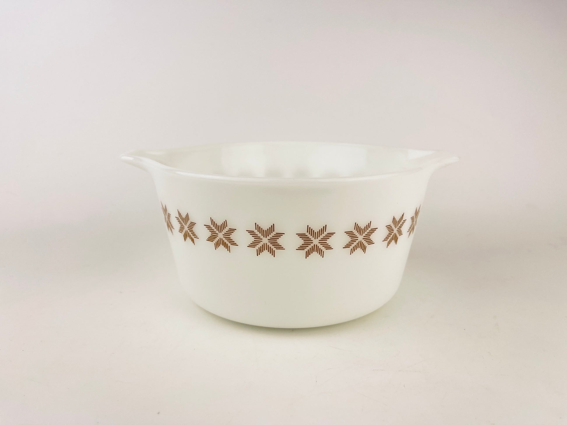 Product image for 'vintage town country pyrex casserole dish 473 1 qt brown point star design' (view 7a847a)