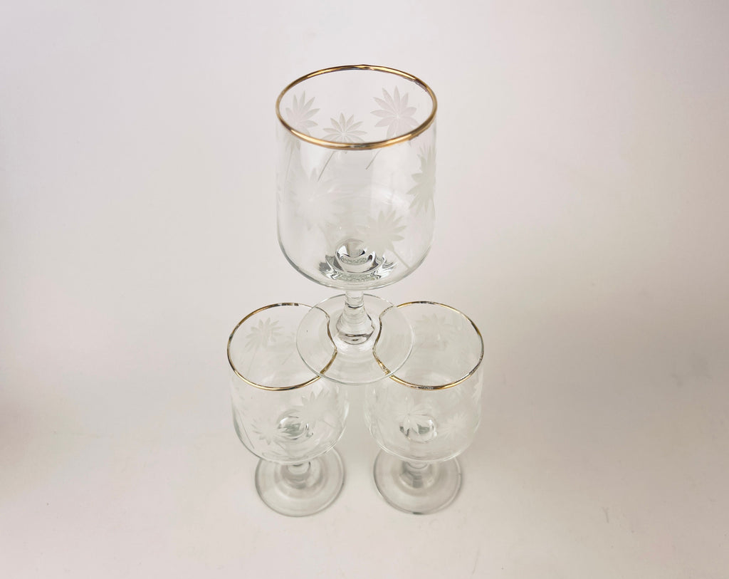 Product image for 'vintage gold rimmed white matte pinwheel pattern mini goblets set of three 3 barware gift' (view 6095be)