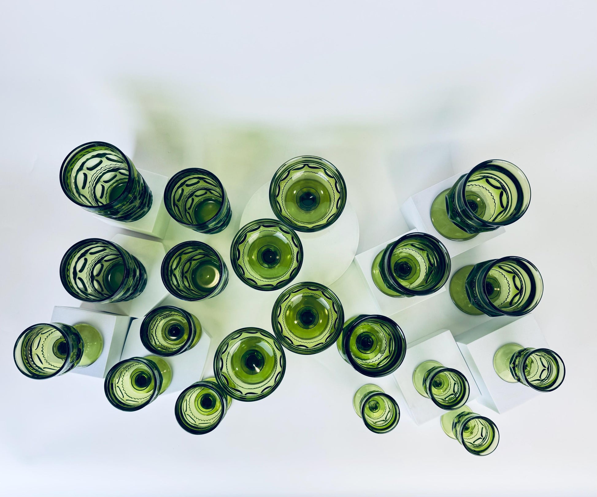 Product image for 'vintage avocado green kings crown thumbprint indiana pressed glass glassware sets sold separately' (view 87d201)