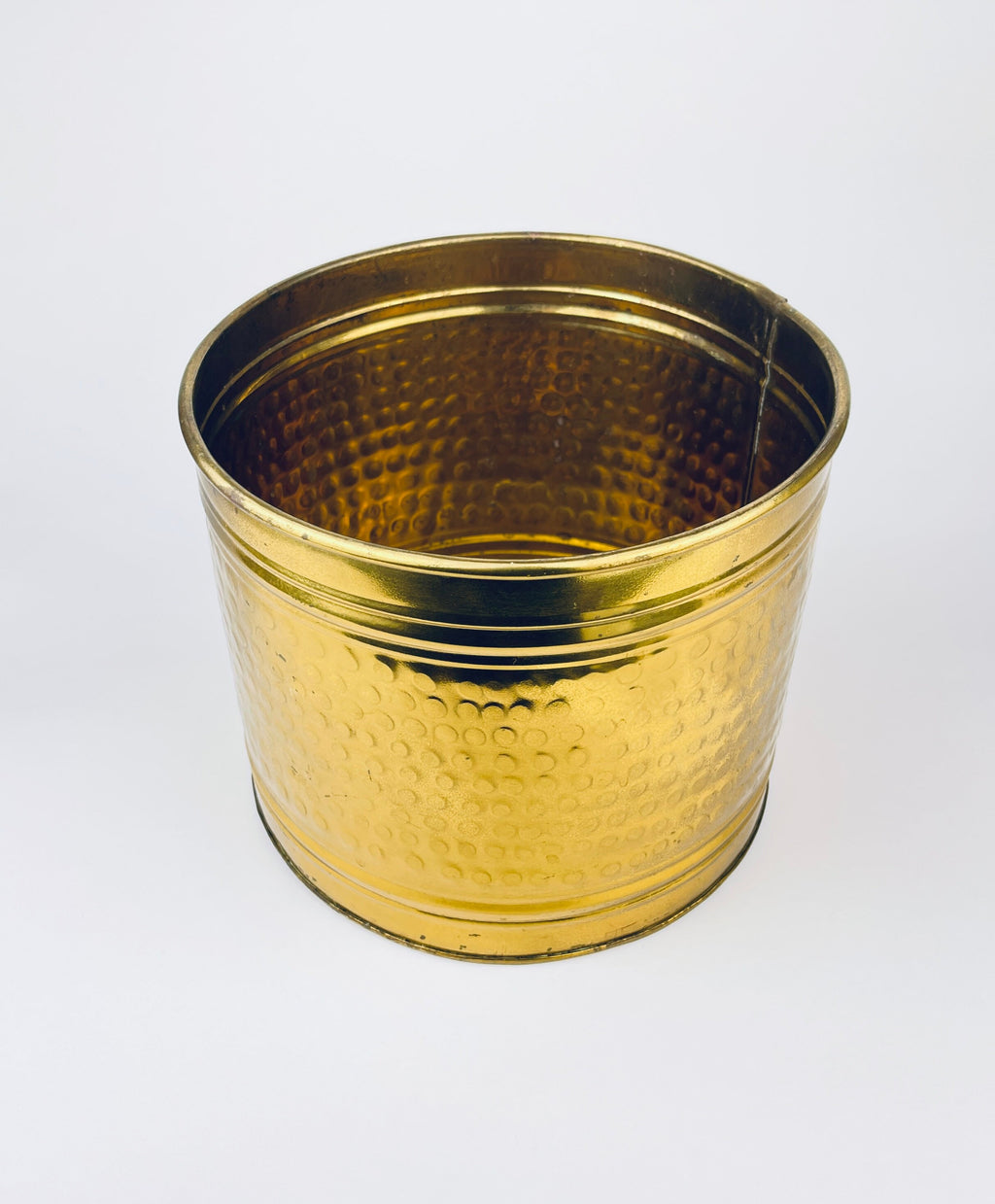 Product image for 'vintage hammered brass indoor planter pot' (view 020194)