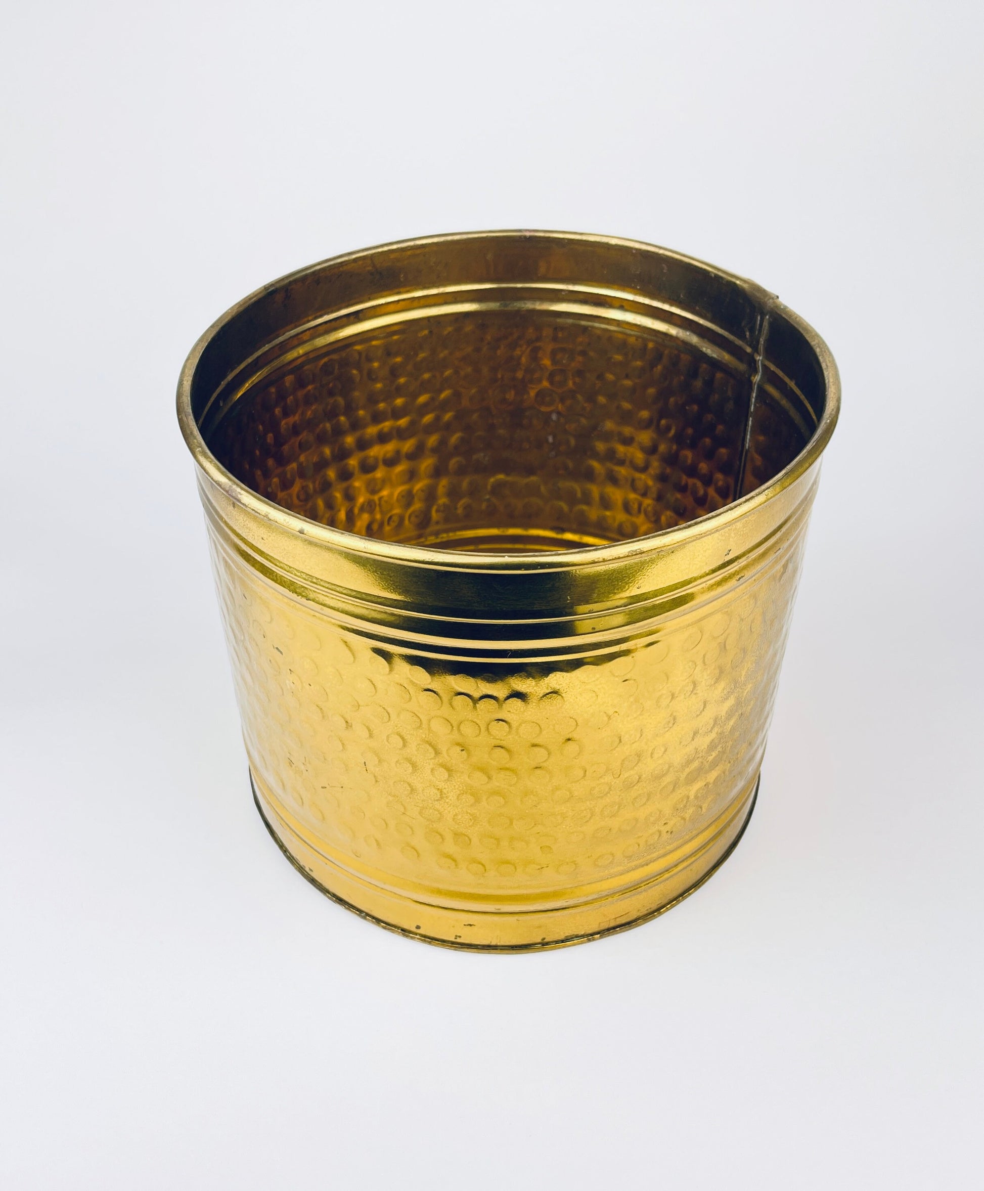 Product image for 'vintage hammered brass indoor planter pot' (view 020194)