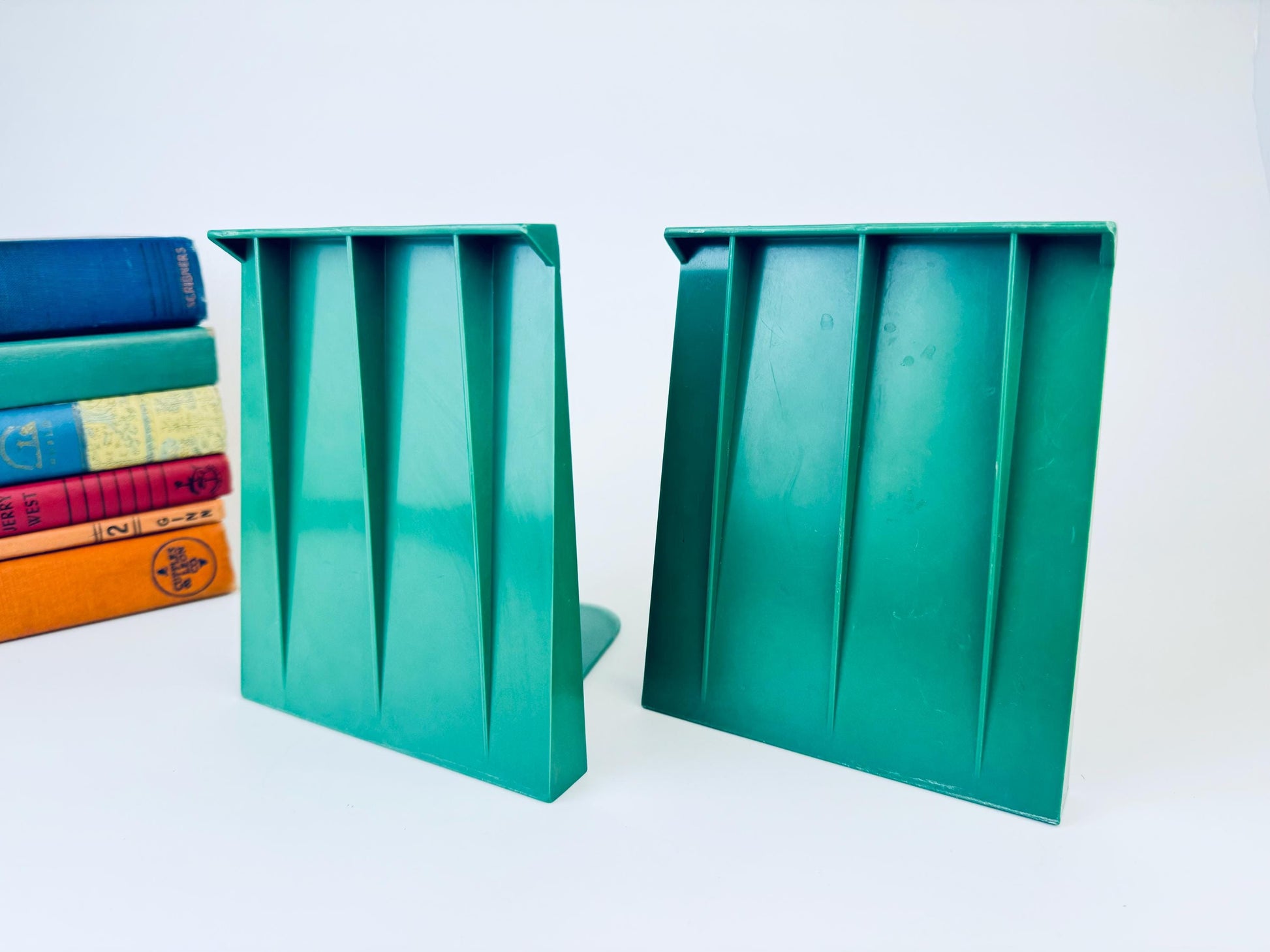 Product image for 'vintage bro dart atomic aqua green plastic book ends set of two 2 made in usa' (view 479a7d)