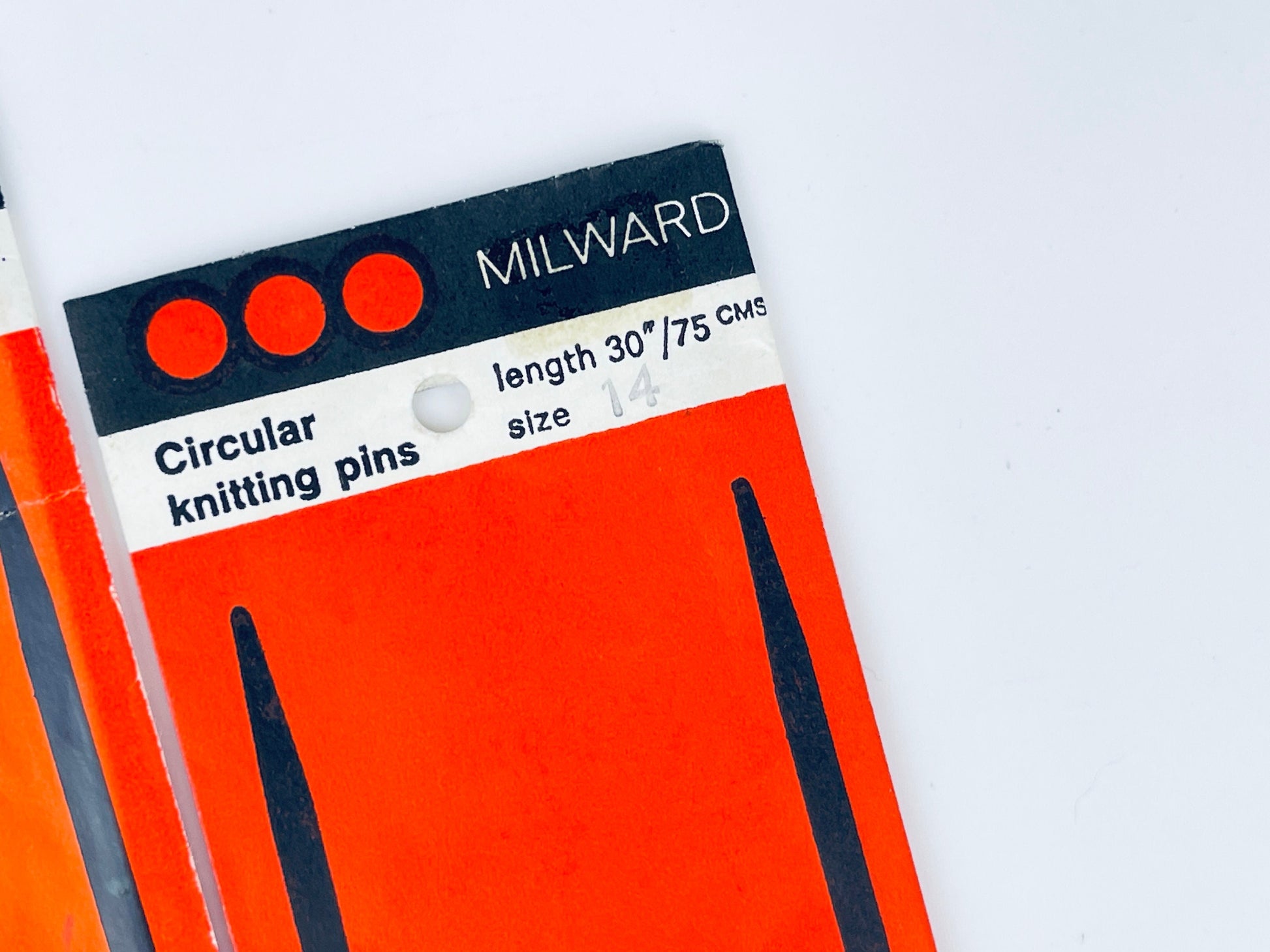 Product image for 'vintage milward circular knitting pins length 30 75 cms sizes 11 14 sold separately made in england wester germany' (view 407fb0)