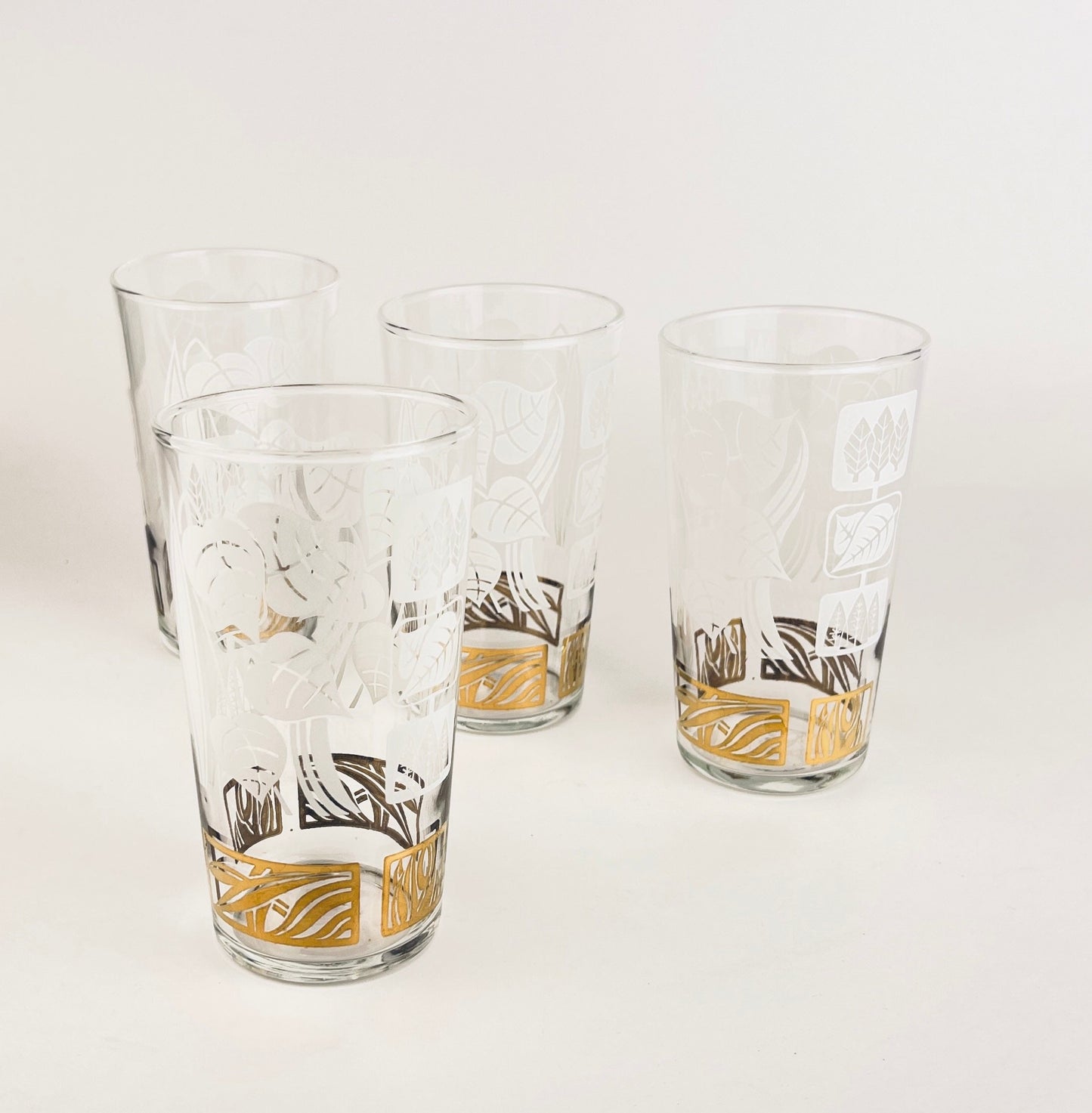 Product image for 'vintage mcm leaf pattern glass set of four 4 dominion glass company made in canada' (view 783ebe)