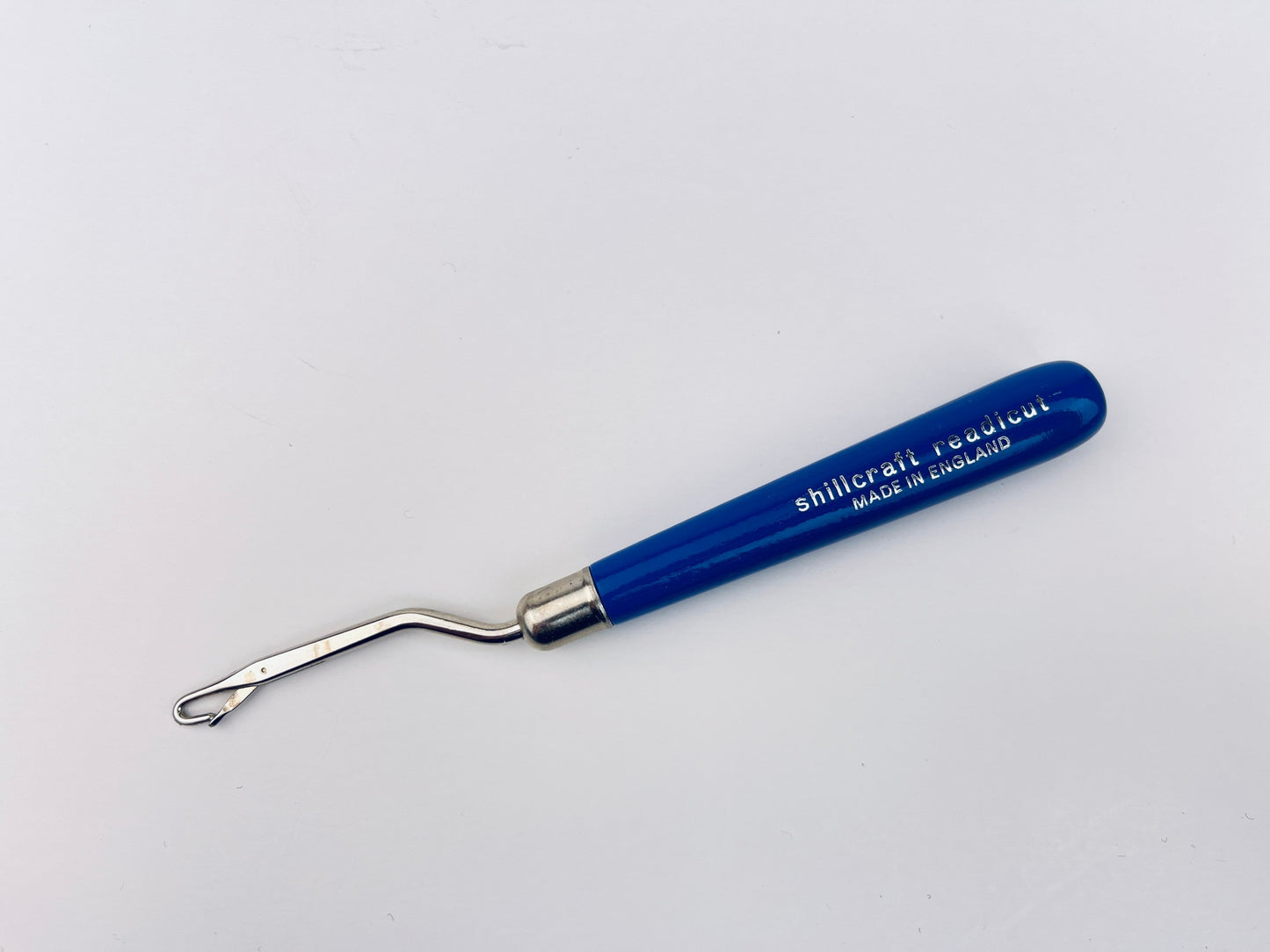Product image for 'vintage shillcraft readicut rug yarn latch tool blue handle made in england' (view ec3776)