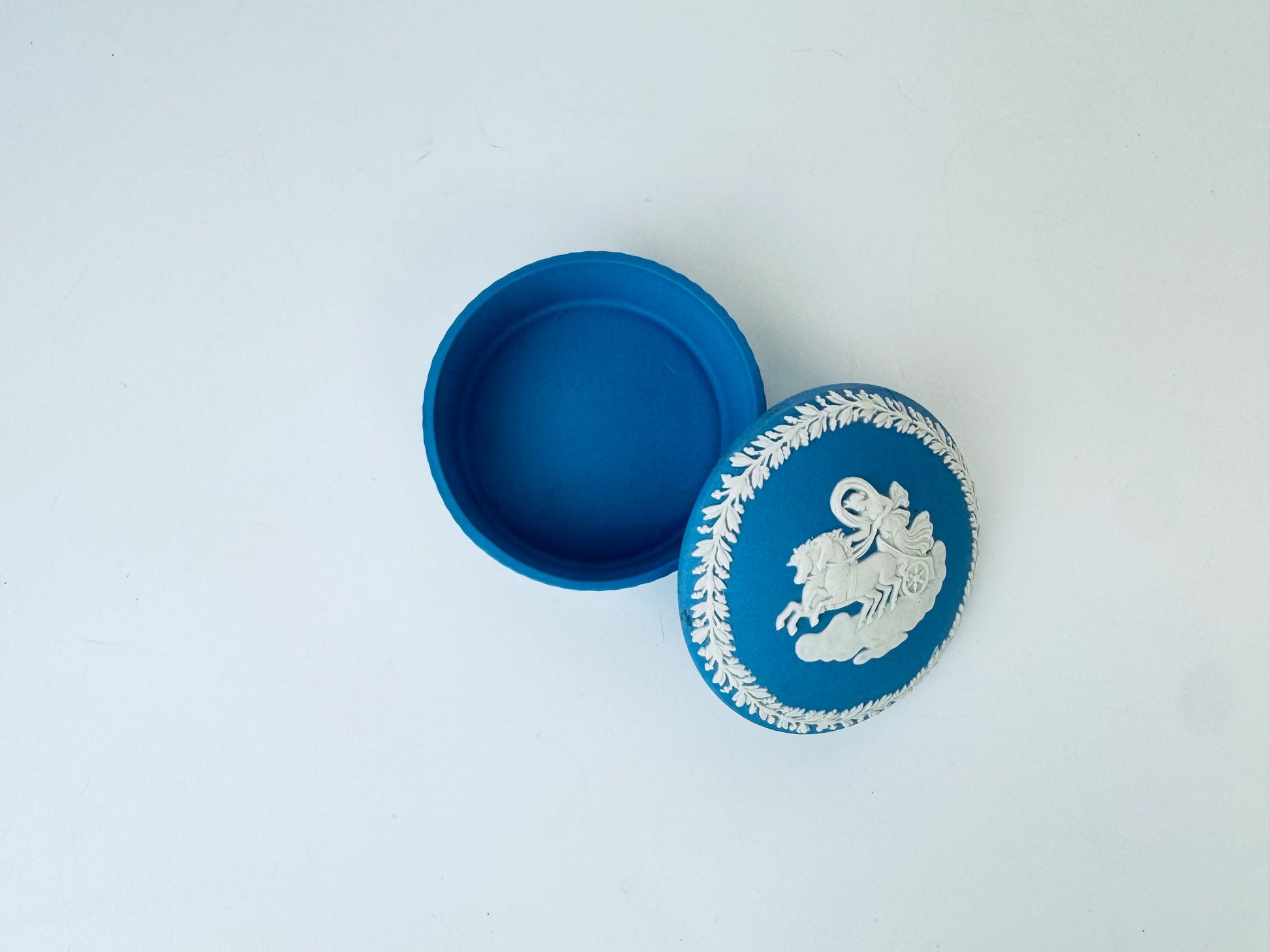 Product image for 'vintage wedgwood blue jasperware round jewelry box neoclassical elegance' (view ace4d8)