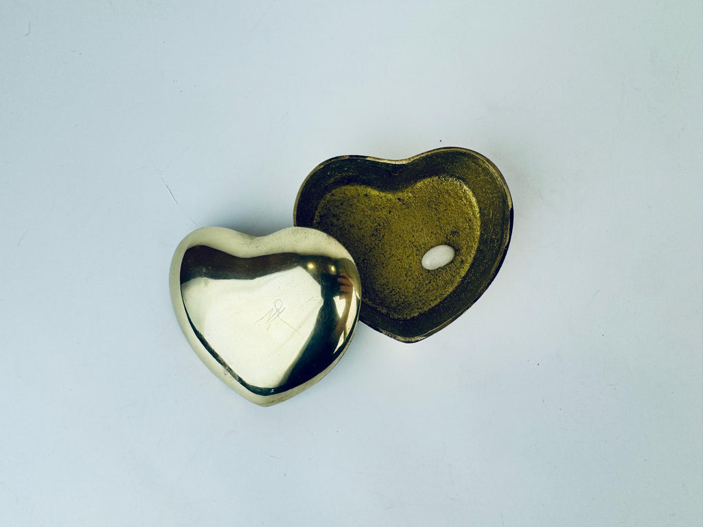 Product image for 'vintage solid brass heart ring trinket dish attractive aged patina valentines day gift' (view d4f099)
