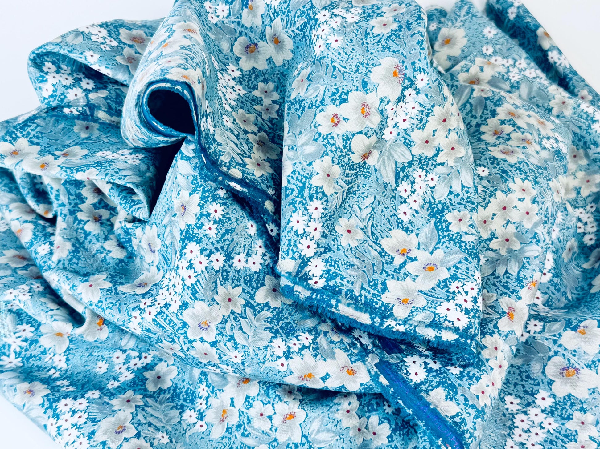 Product image for 'vintage blue white grey floral silky polyester fabric 43 x 86' (view 216481)