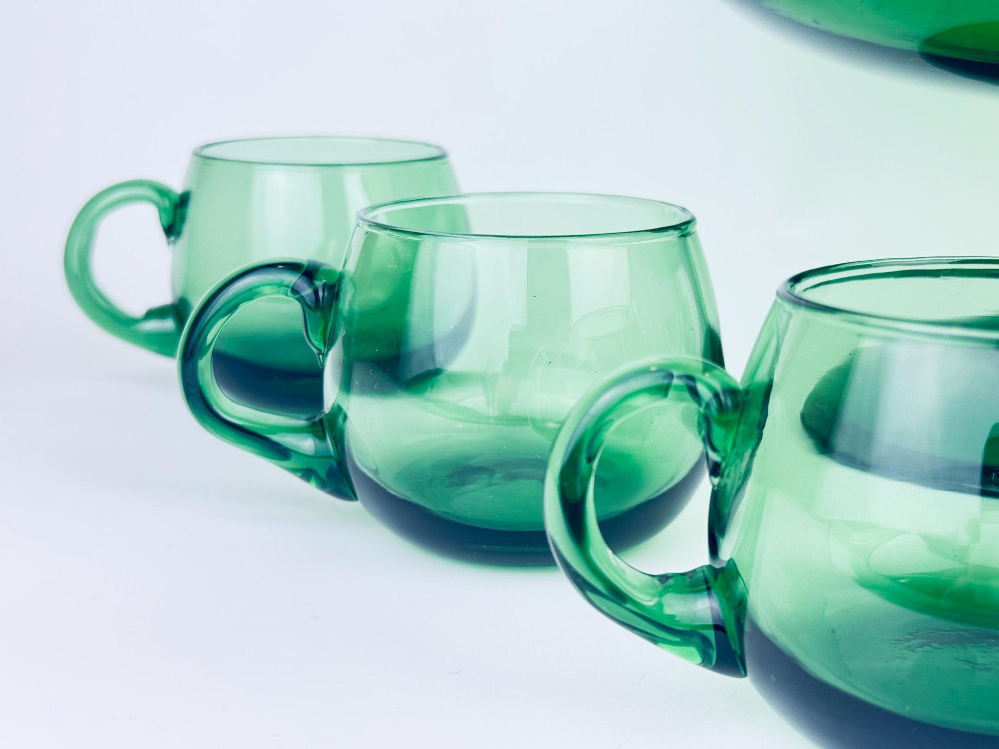 Product image for 'vintage verde green italian empoli art glass footed punch bowl set ladle seven 7 cups italian art glass elegance' (view dfee1c)