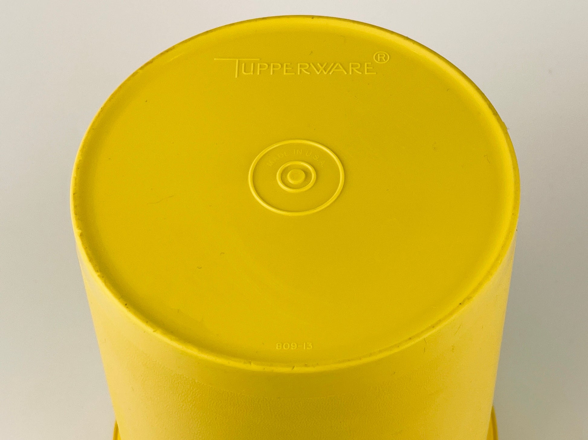 Product image for 'vintage plastic tupperware countertop servalier container 809 13 maxi canister sold separately' (view 214540)