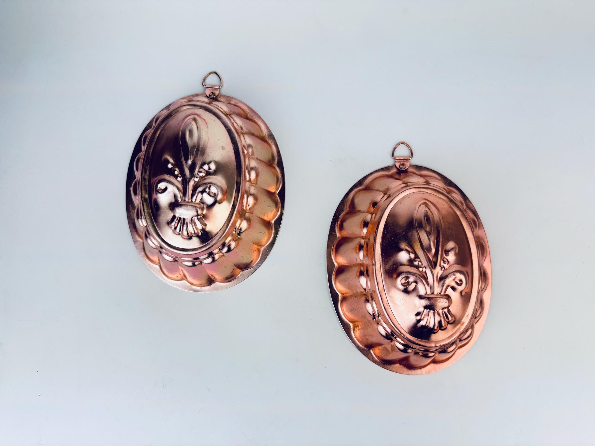 Product image for 'vintage rose gold fleur de lis wall hanging made in hong kong each sold separately' (view a7b3dc)