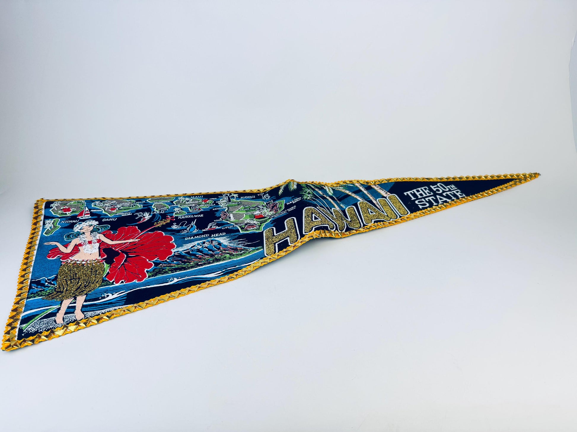 Product image for 'vintage hawaii souvenir the 50th state large tapered pennant wall hanging' (view fb2617)