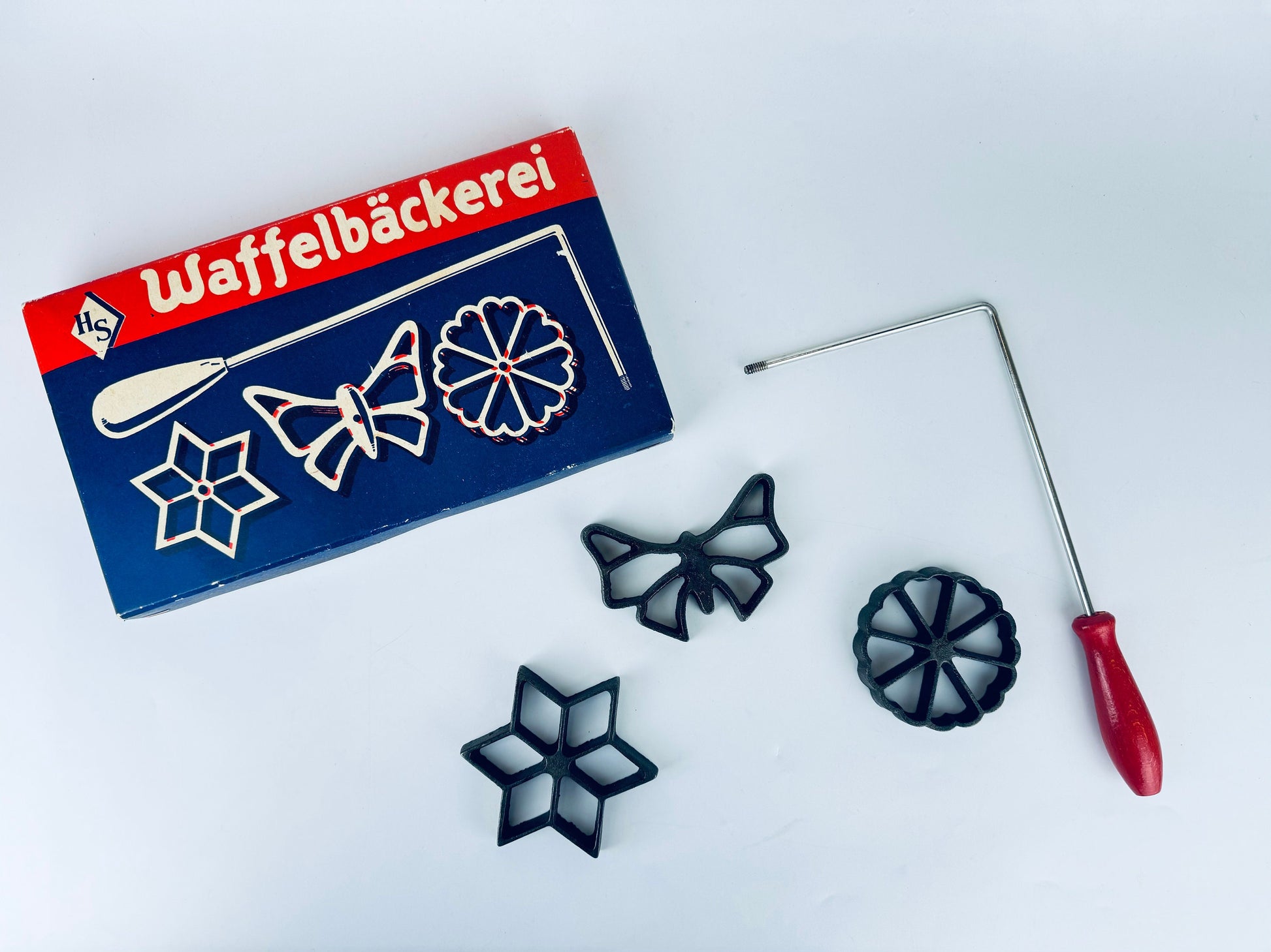 Product image for 'vintage cast iron cook waffle mold press dessert making utensil made in germany by hs waffelbackerei' (view 28ca37)