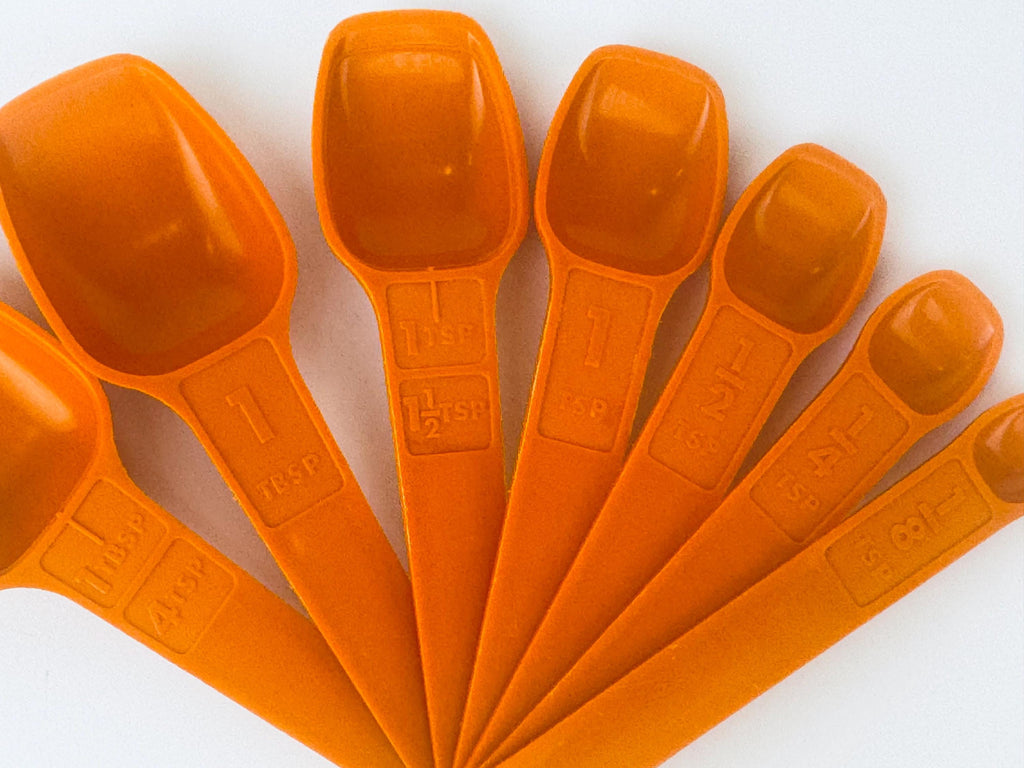 Product image for 'vintage 1980s tupperware orange plastic stacking measuring spoons classic retro kitchenware' (view 5aeaf0)