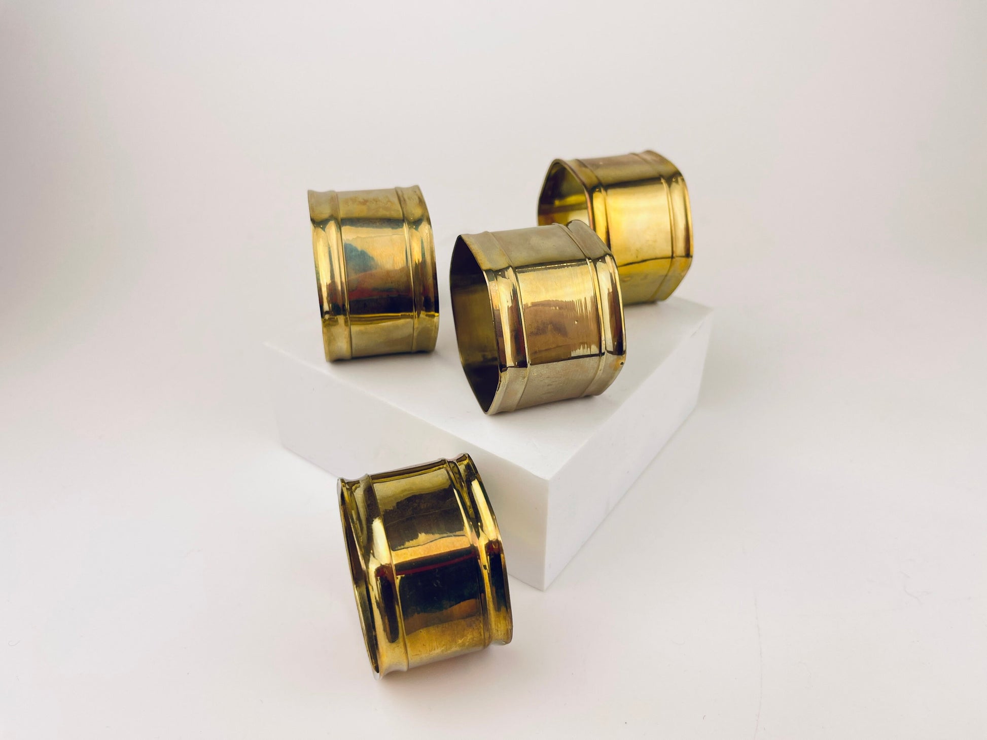 Product image for 'vintage geometric hexagon brass napkin ring holders set of four 4 attractive aged patina' (view 3e22b9)